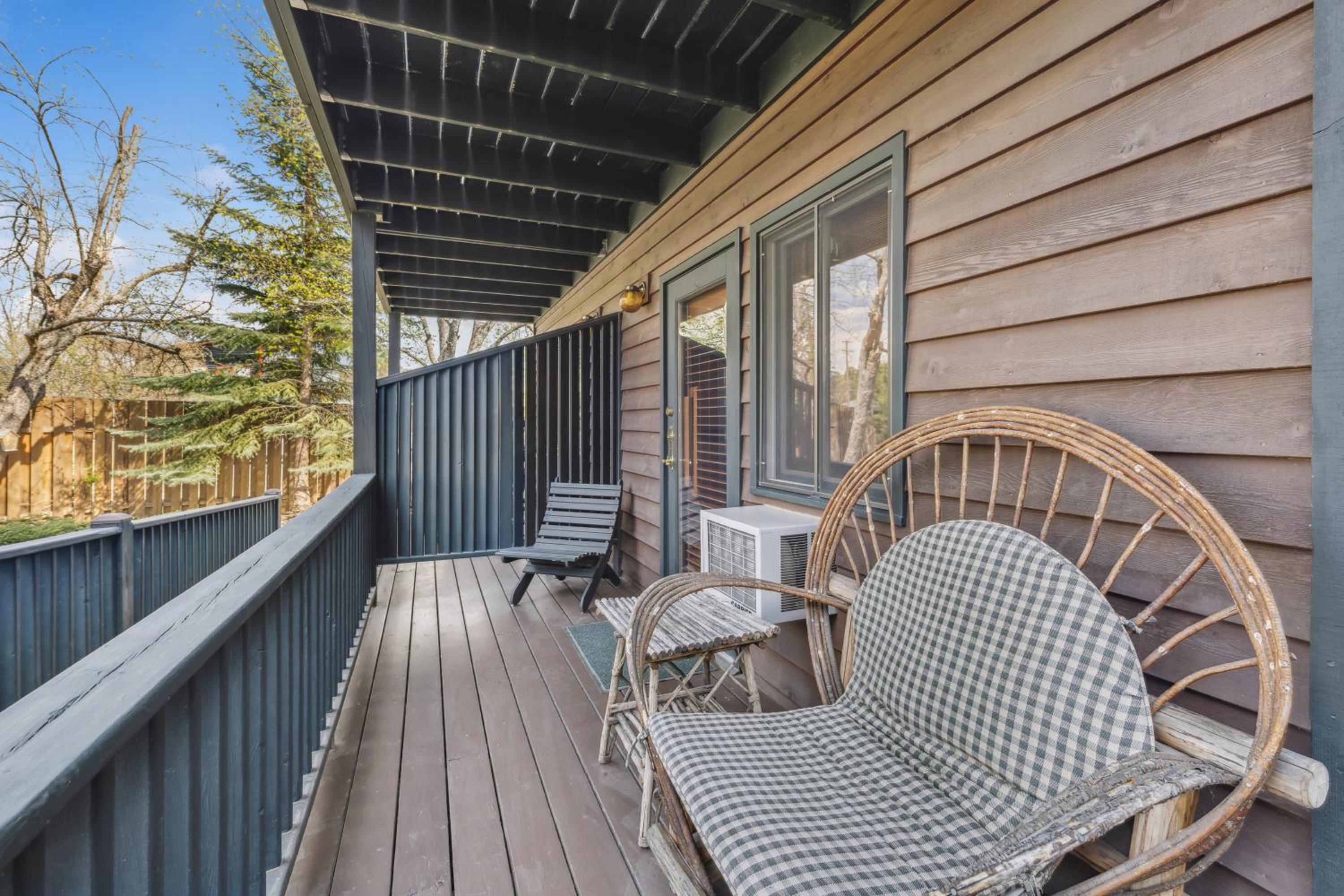 Good Medicine Lodge, Bilde 3