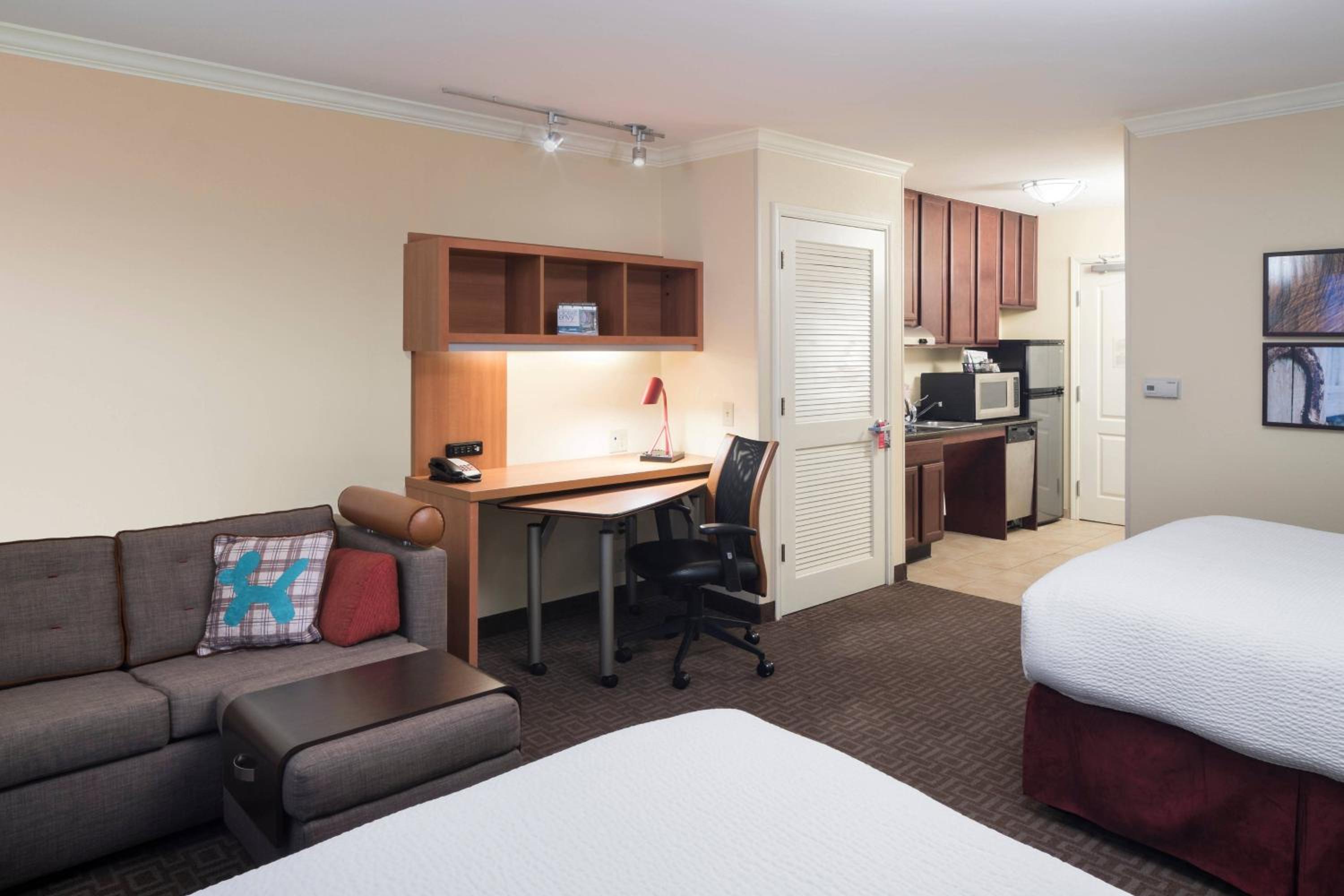 Studio with Two Double Beds - Photo 1