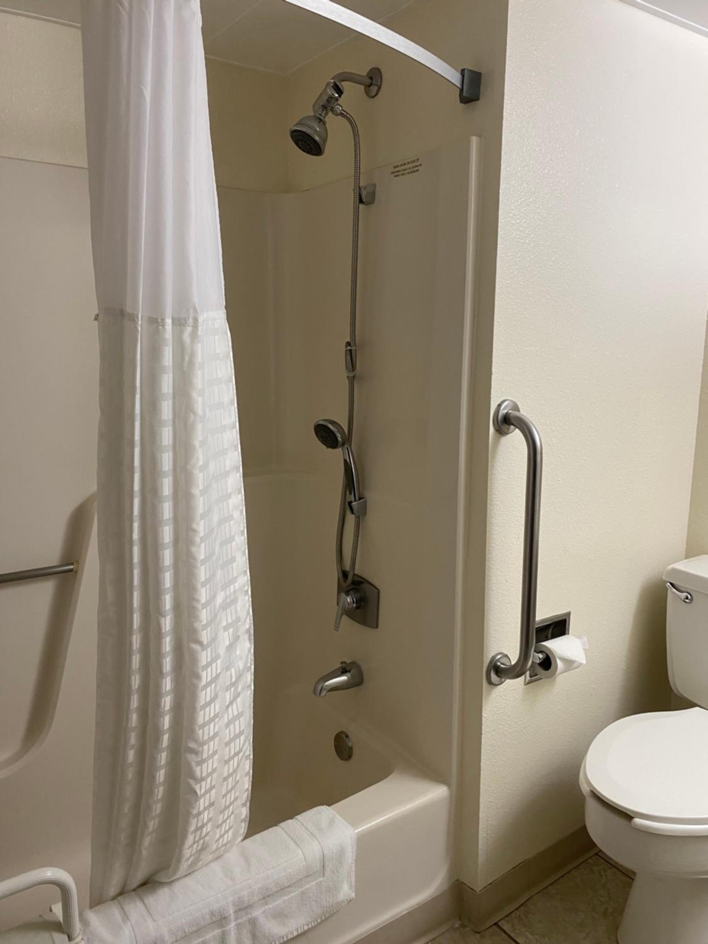 King Room with Bath Tub - Mobility Accessible/Non-Smoking - Photo 13