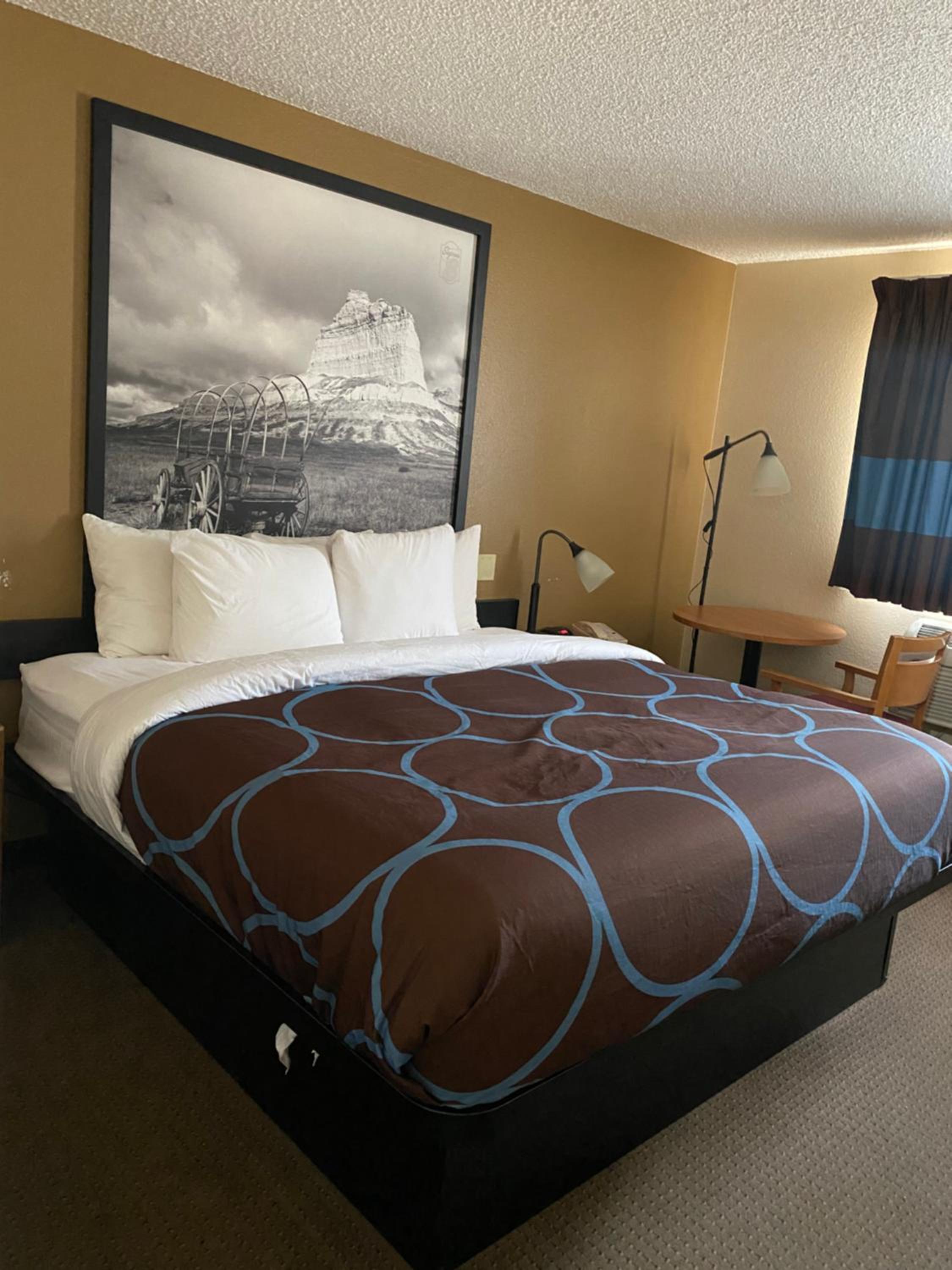 King Room with Bath Tub - Mobility Accessible/Non-Smoking - Photo 1