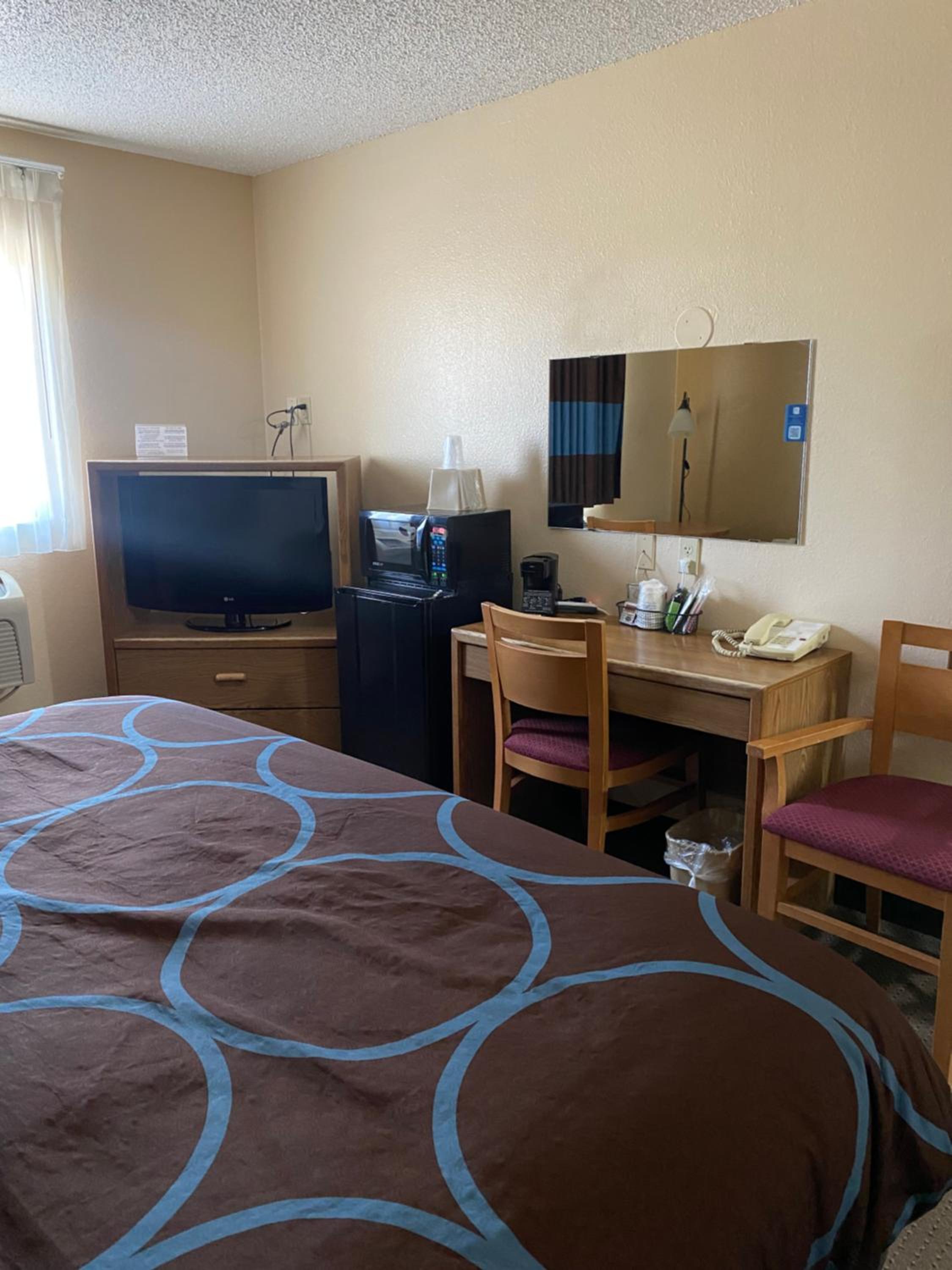 King Room with Bath Tub - Mobility Accessible/Non-Smoking - Photo 10