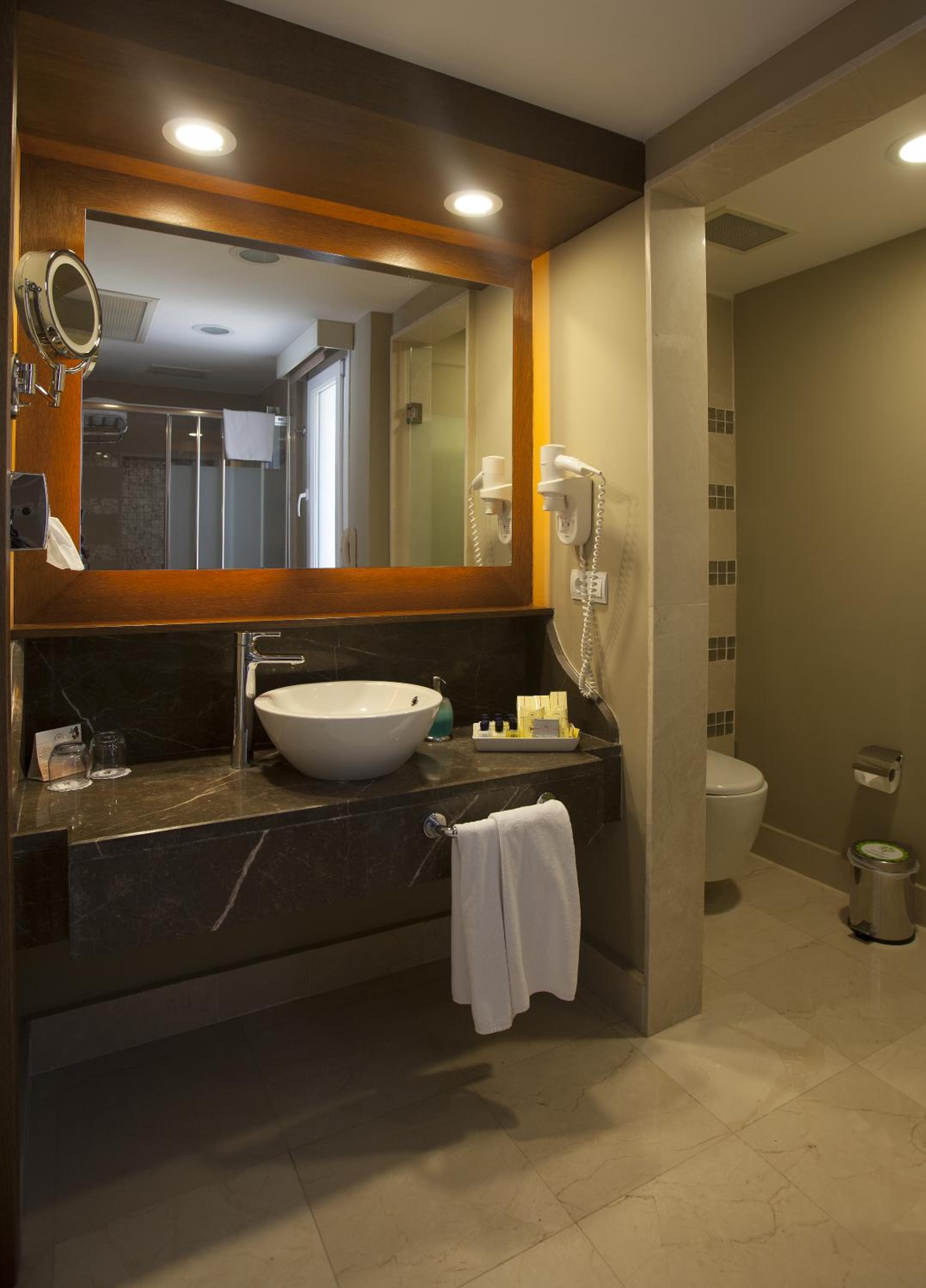 Suite - Photo 2