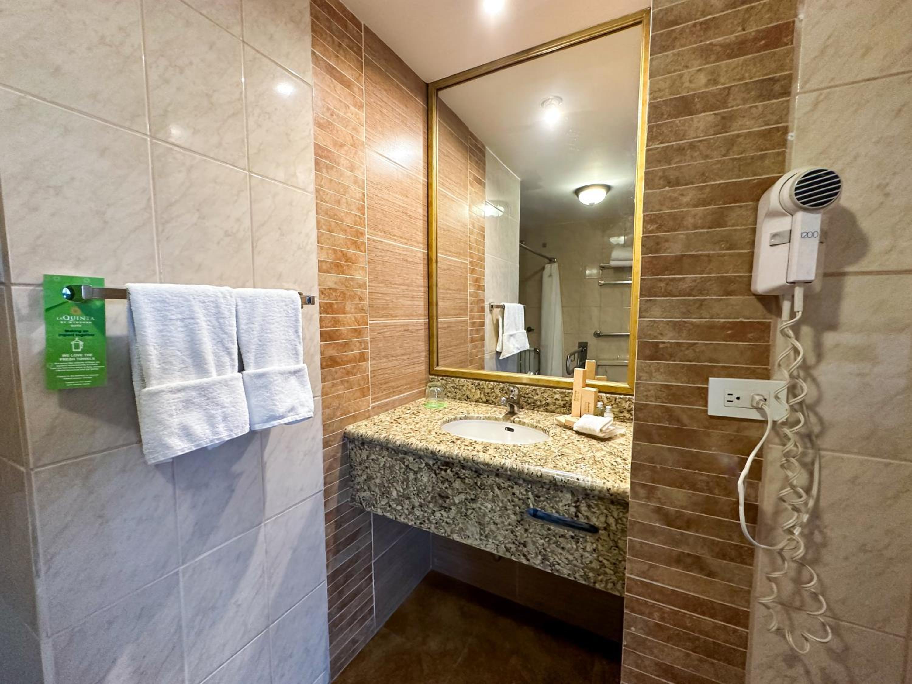 King Room - Mobility Access/Non-Smoking photo 2
