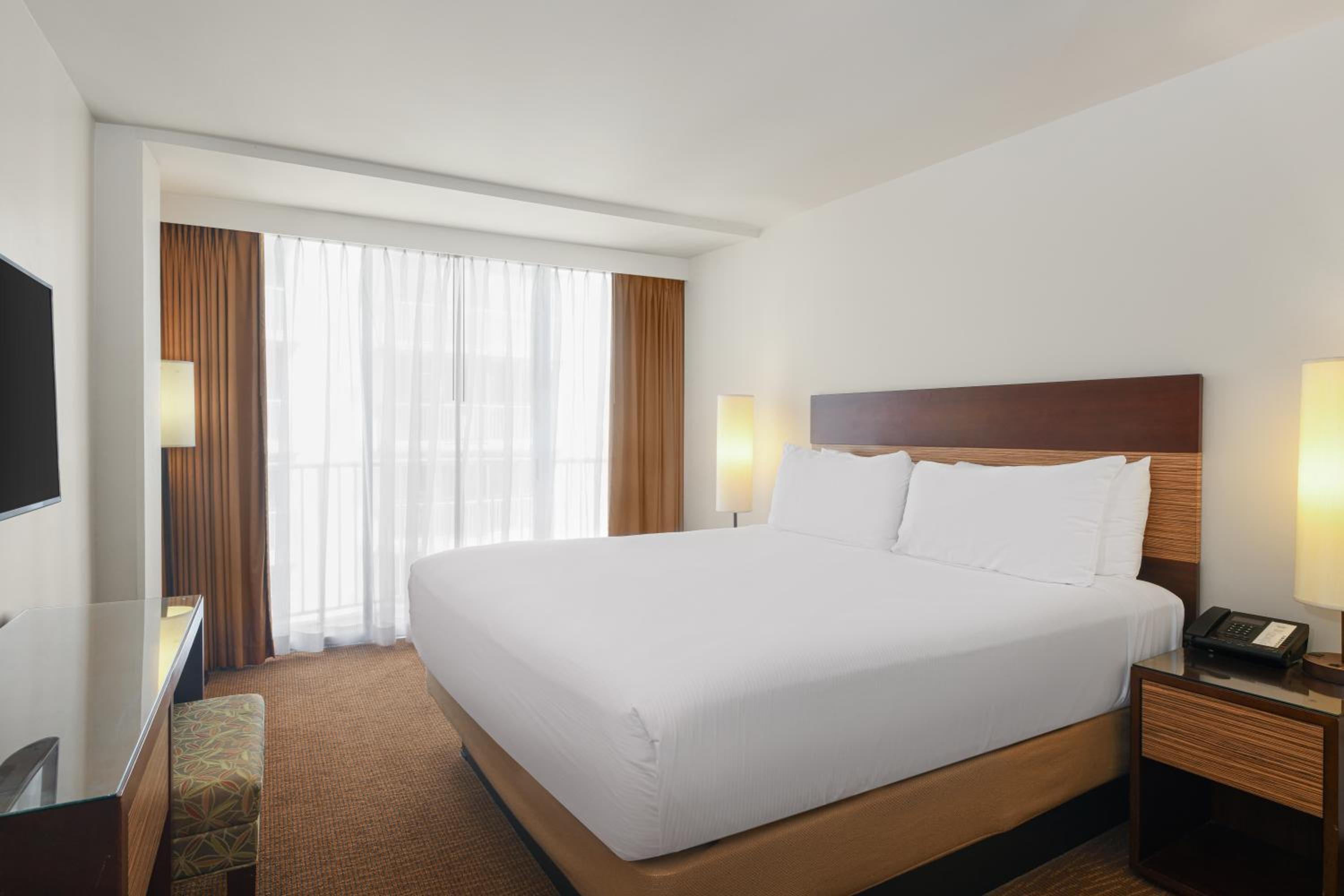 Standard King Room - Photo 3