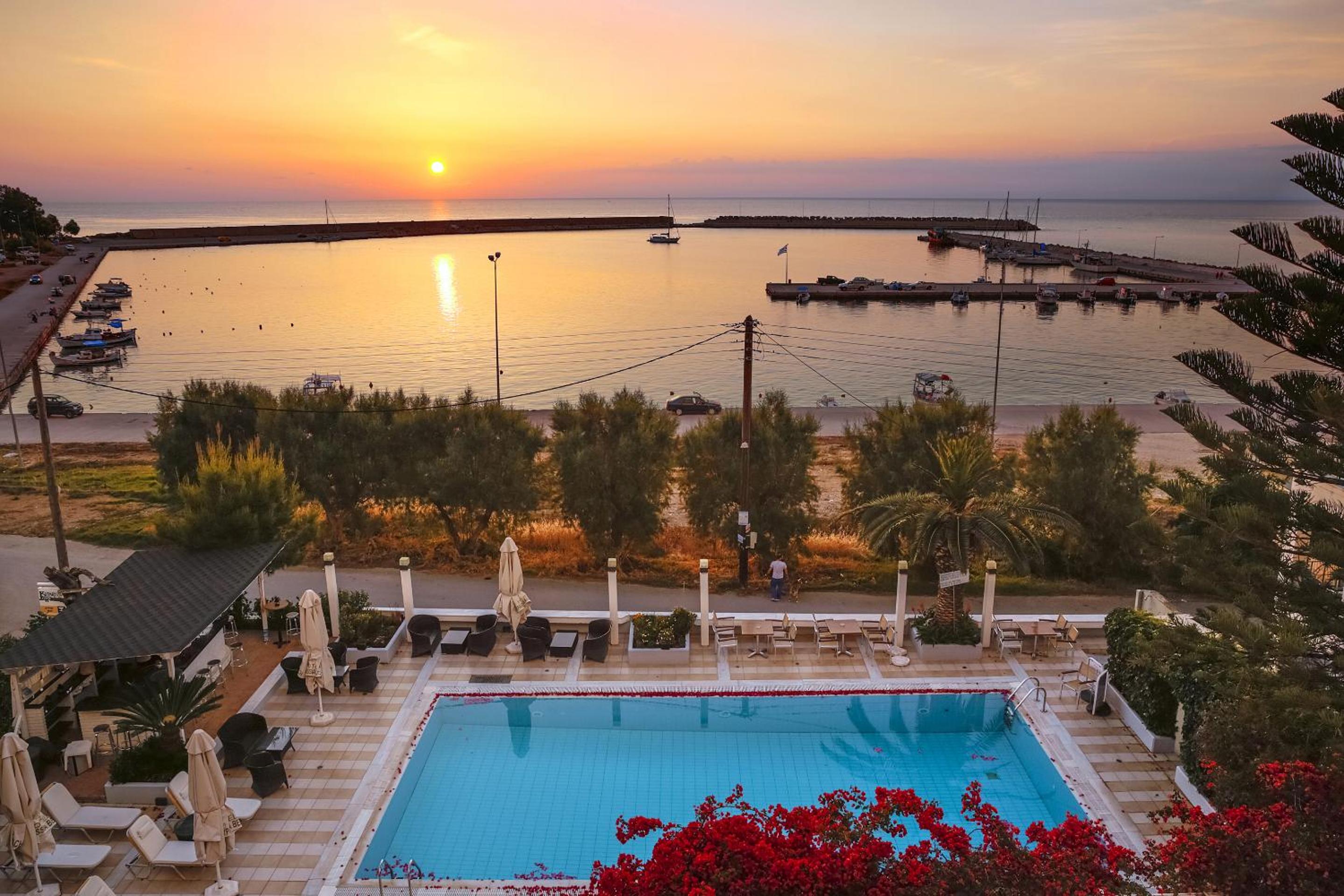 Double or Twin Room with Sea View photo 3