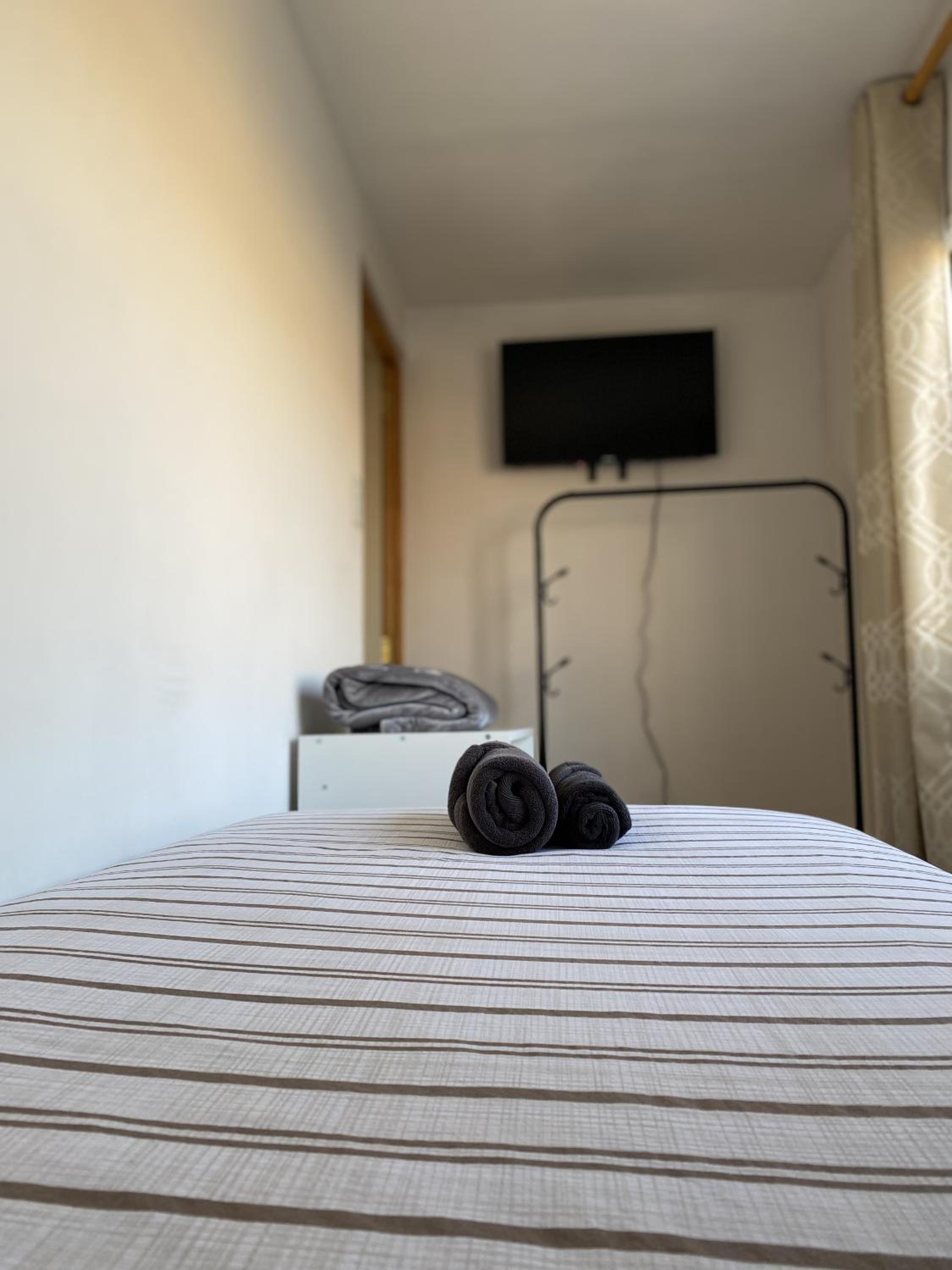 Small Single Room photo 2