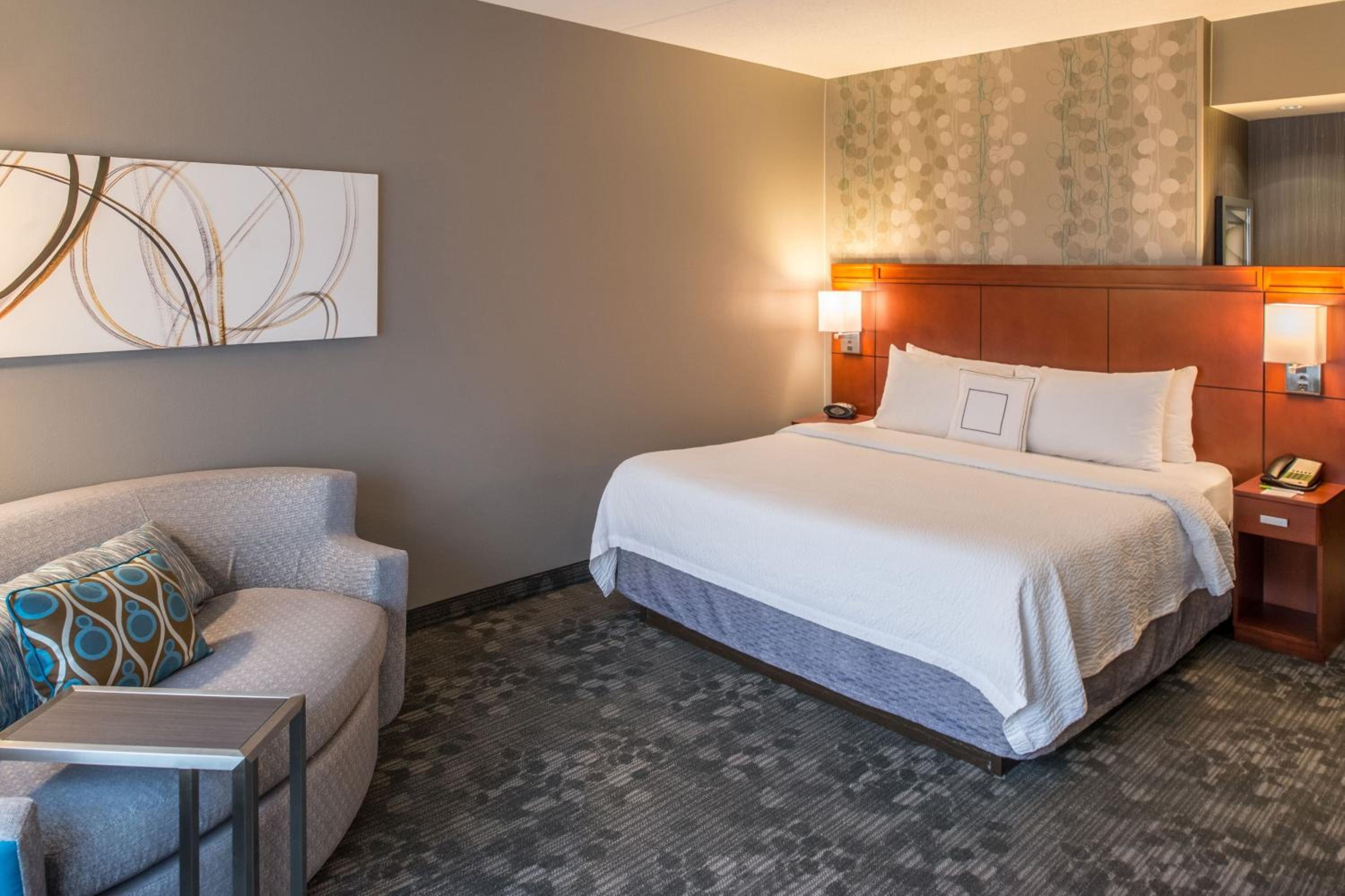 Queen Room with Two Queen Beds - Photo 1