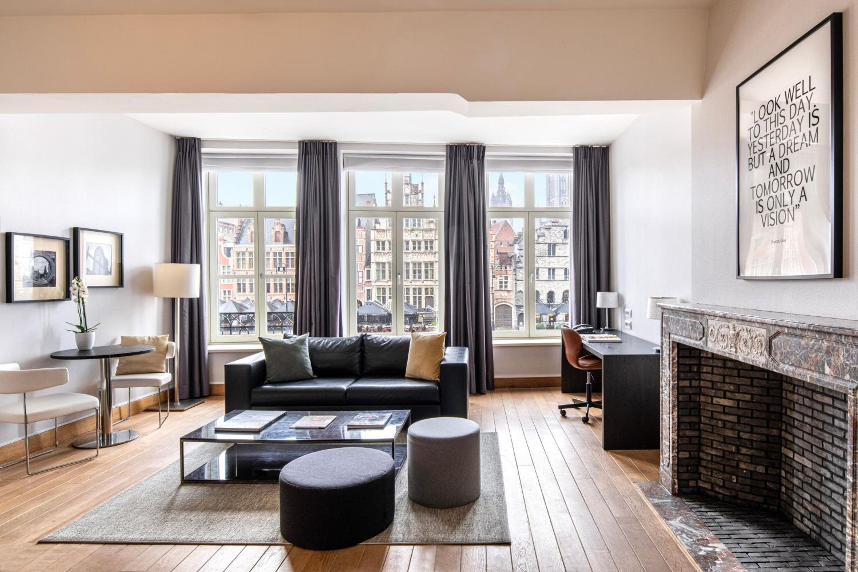 Presidential Suite, 1 King, River View photo 1