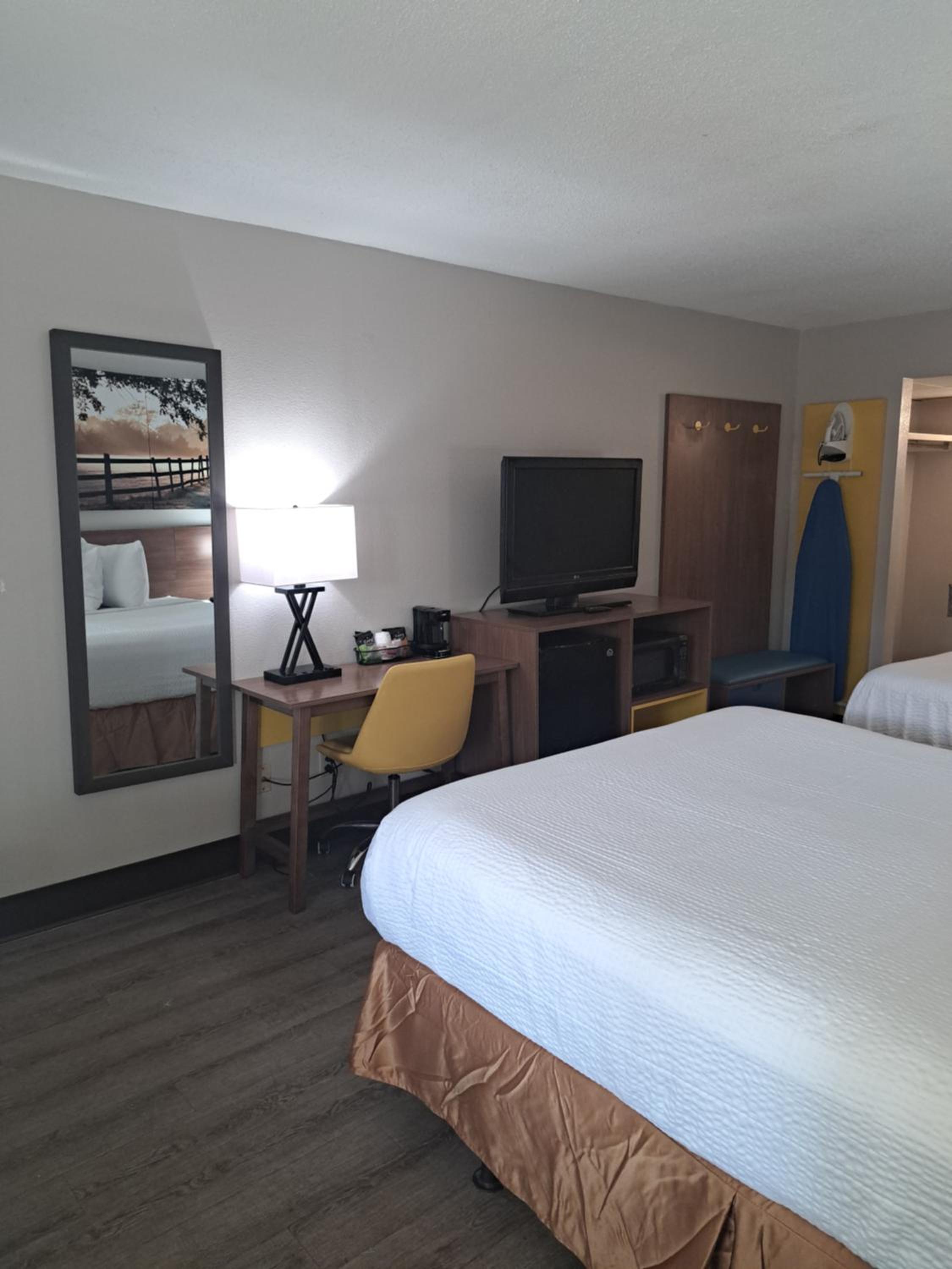 Double Room with Two Double Beds - Smoking - Photo 8