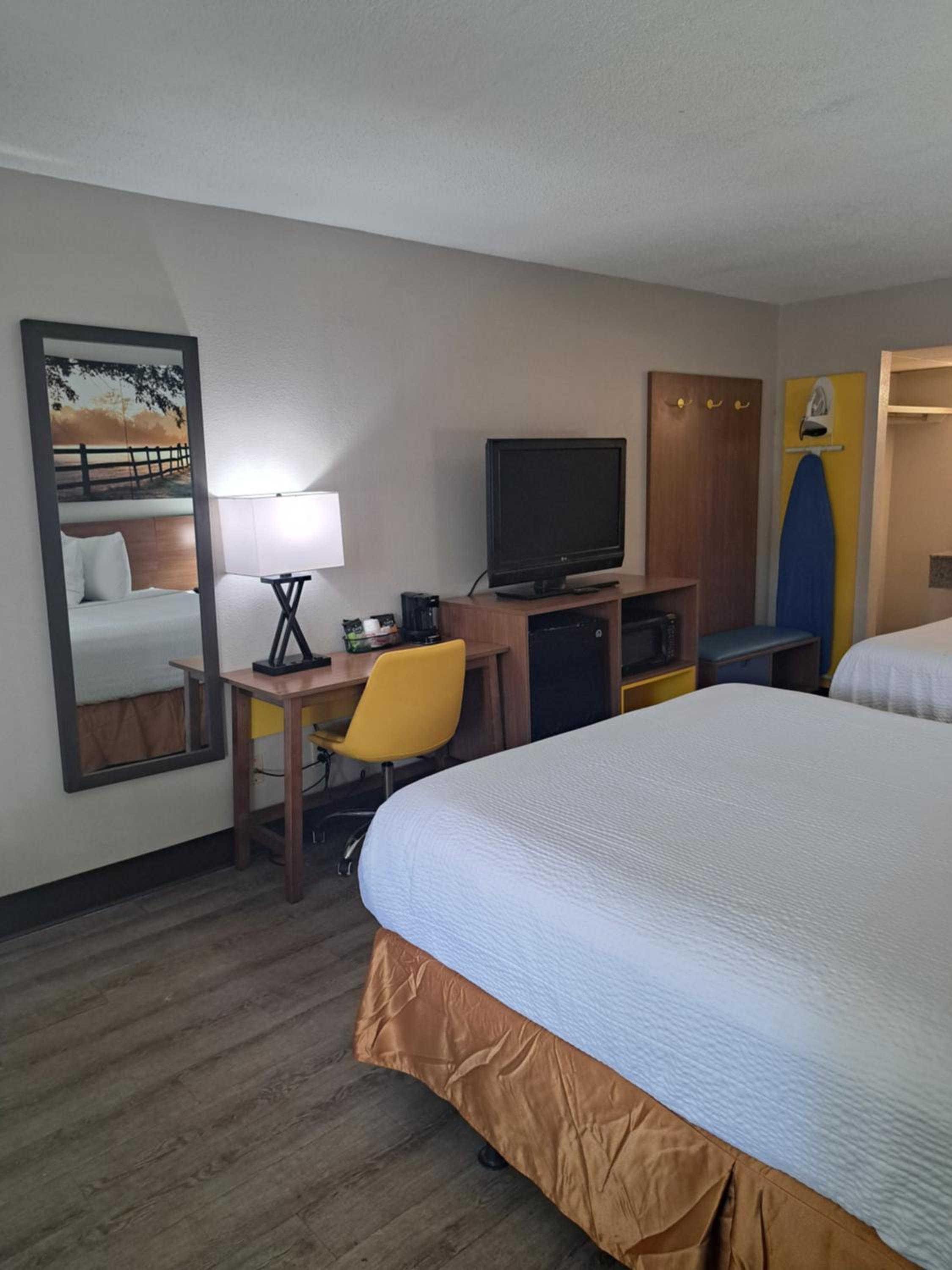 Double Room with Two Double Beds - Smoking - Photo 11