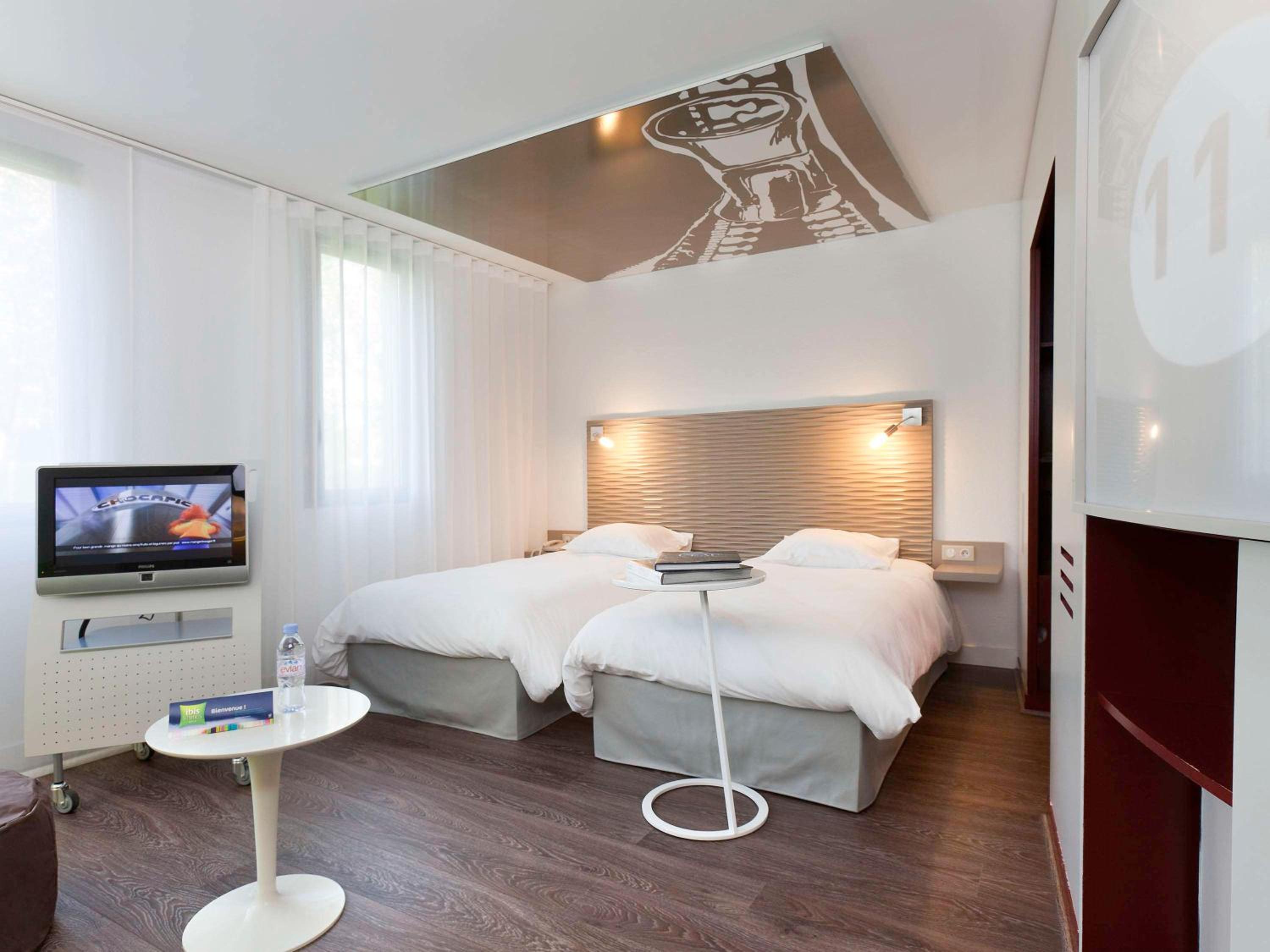 Standard Twin Room - Photo 2