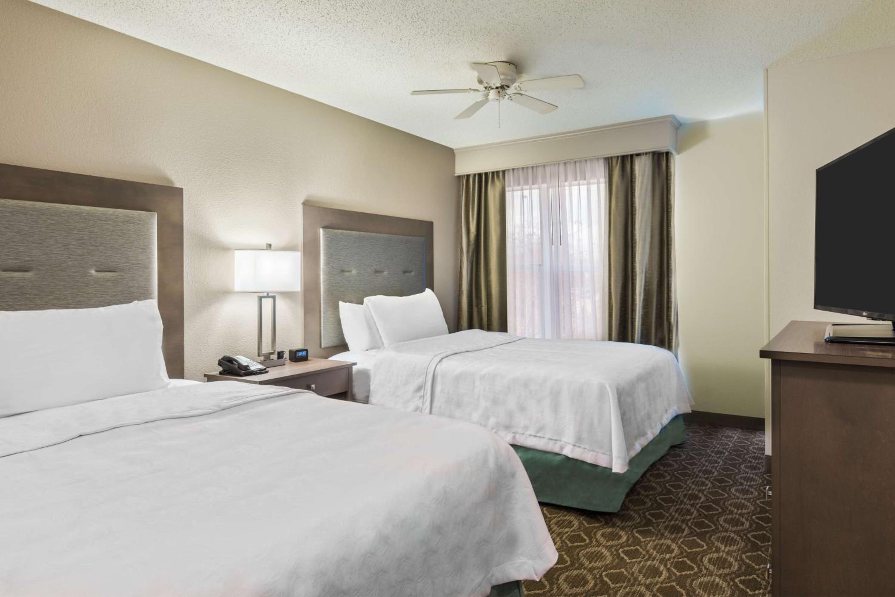 Two Bedroom Suite with One King and Two Queen Beds - Non-Smoking - Photo 1