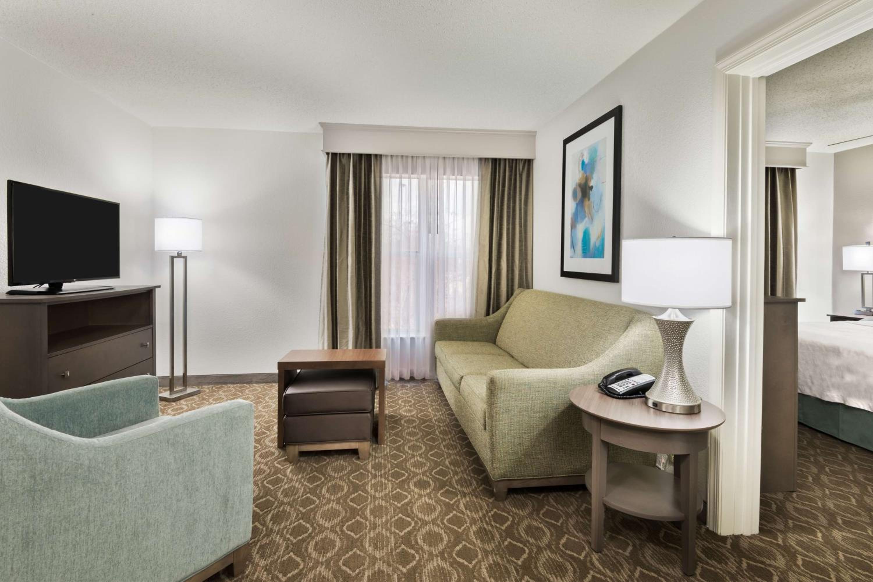 Two Bedroom Suite with One King and Two Queen Beds - Non-Smoking - Photo 5