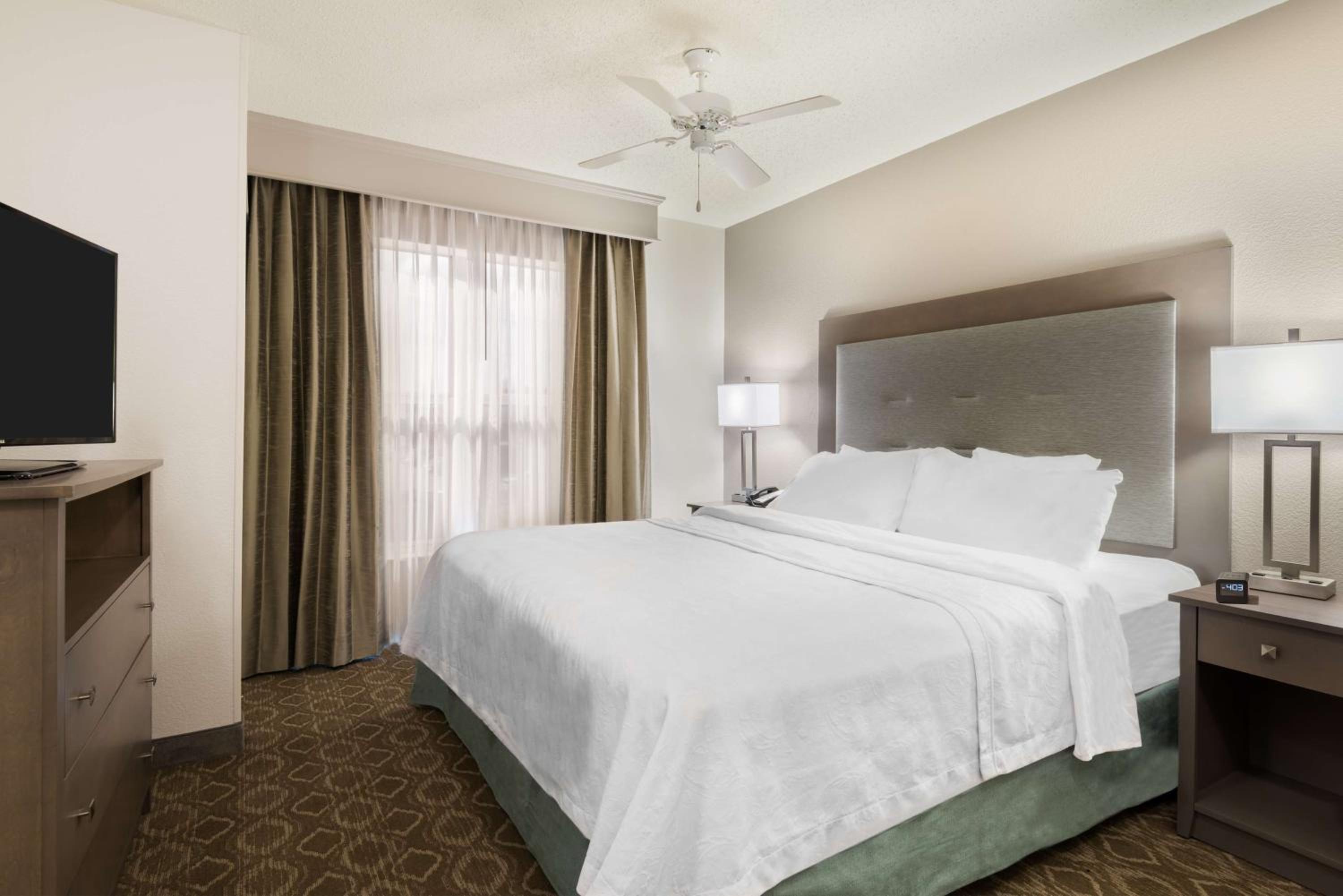 One-Bedroom King Suite - Non-Smoking - Photo 1