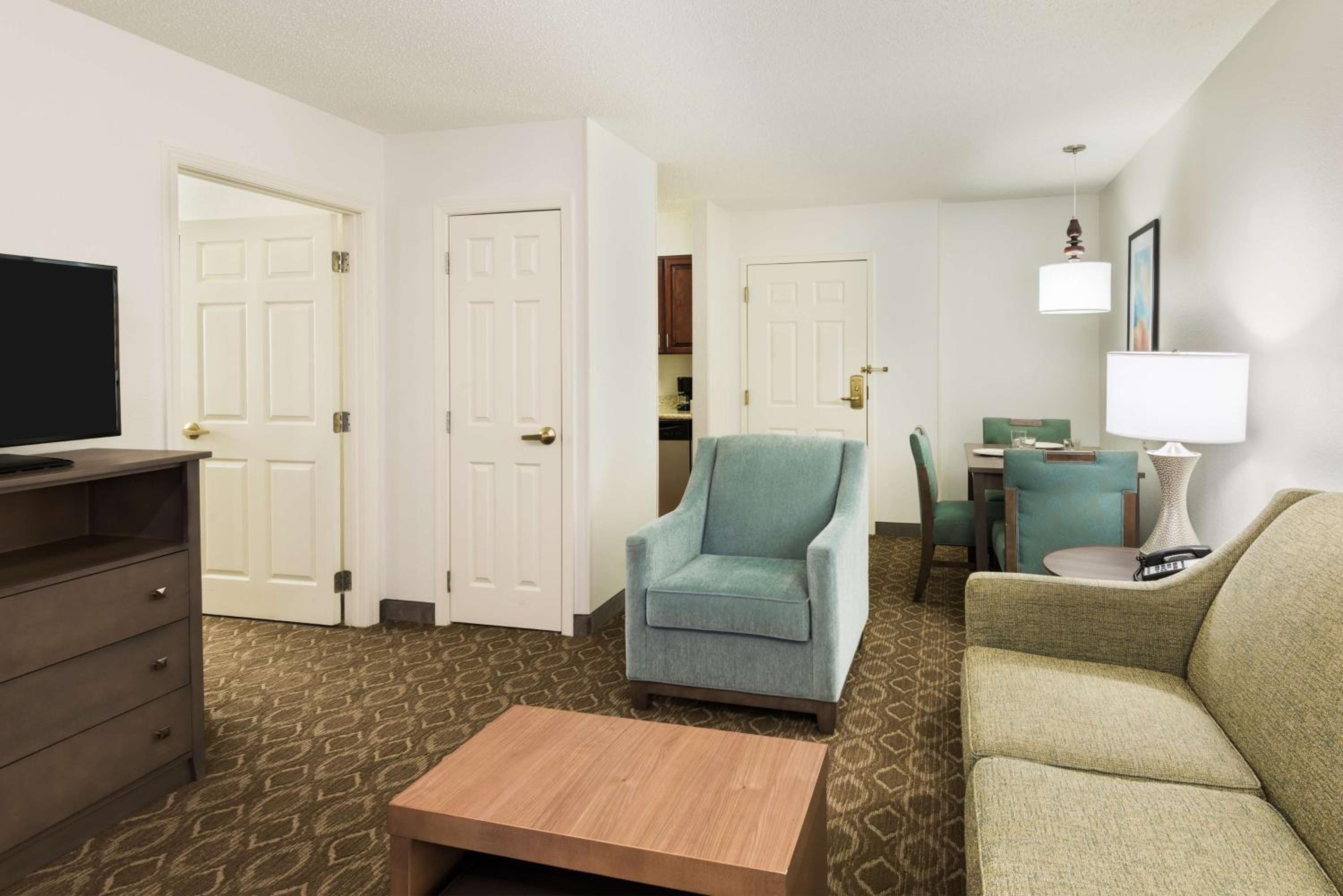 One-Bedroom King Suite - Non-Smoking - Photo 4