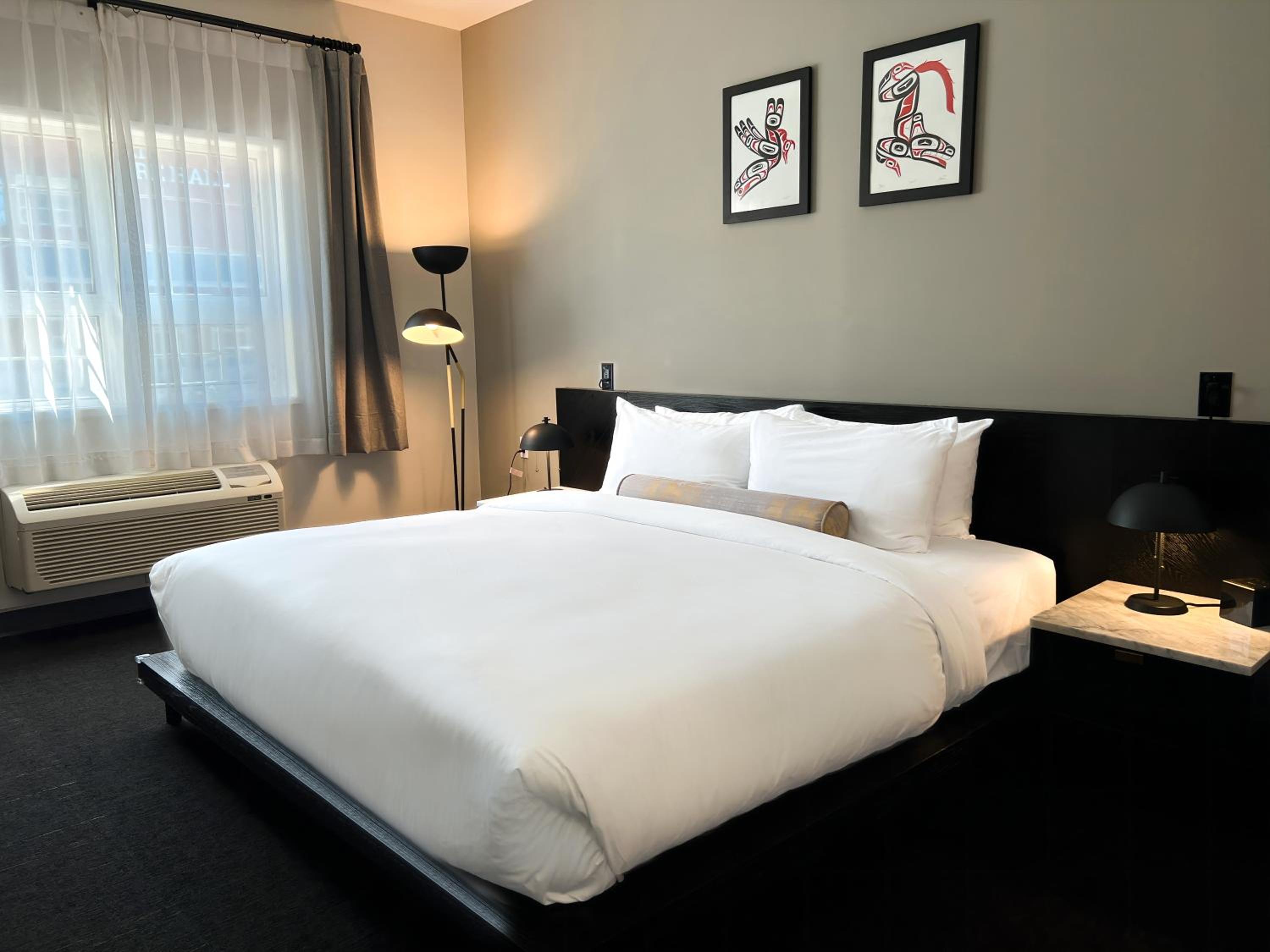 Deluxe King Room photo 1