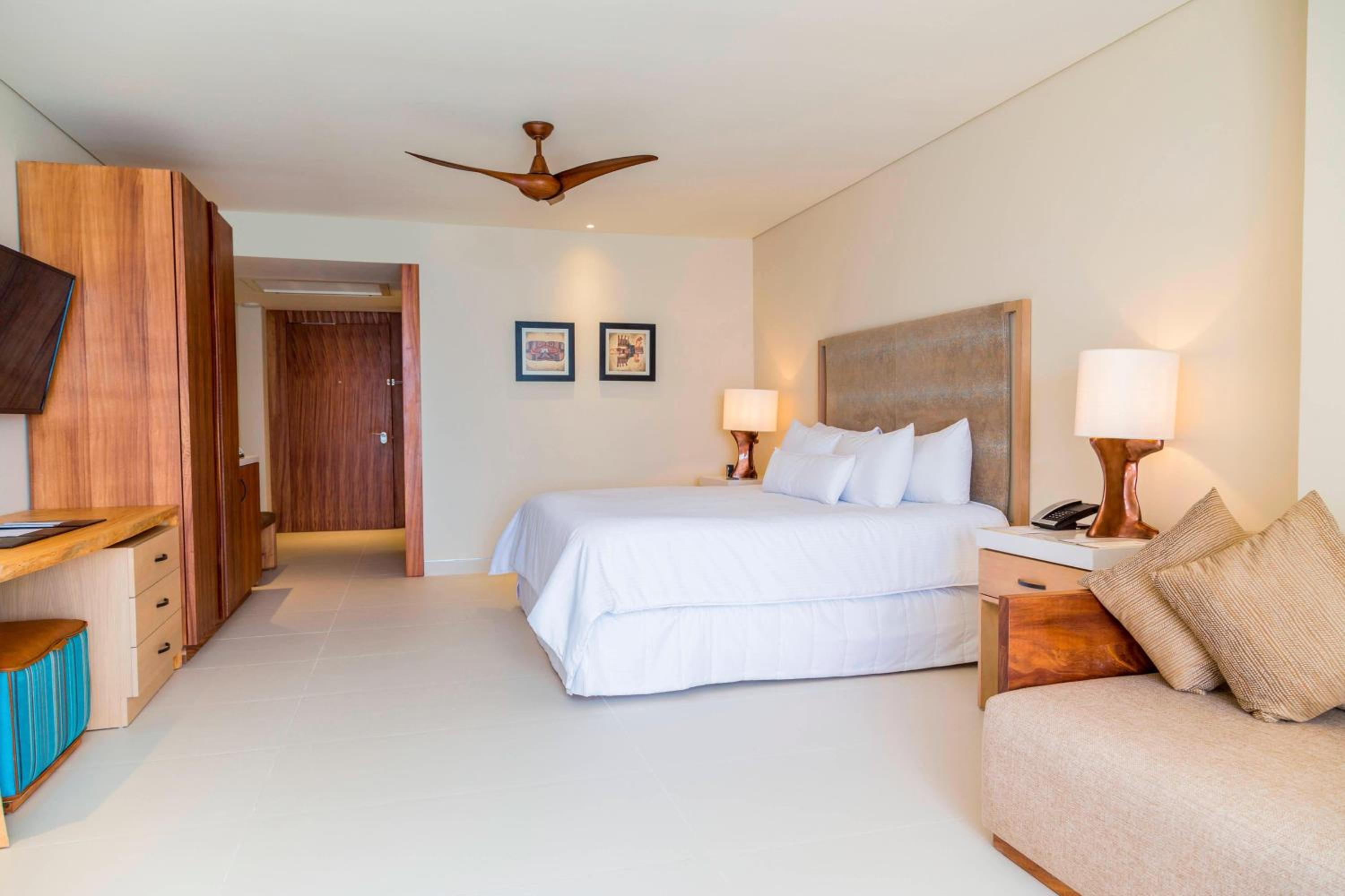 Deluxe 1 King 1 Bedroom Smaller Suite Ocean view