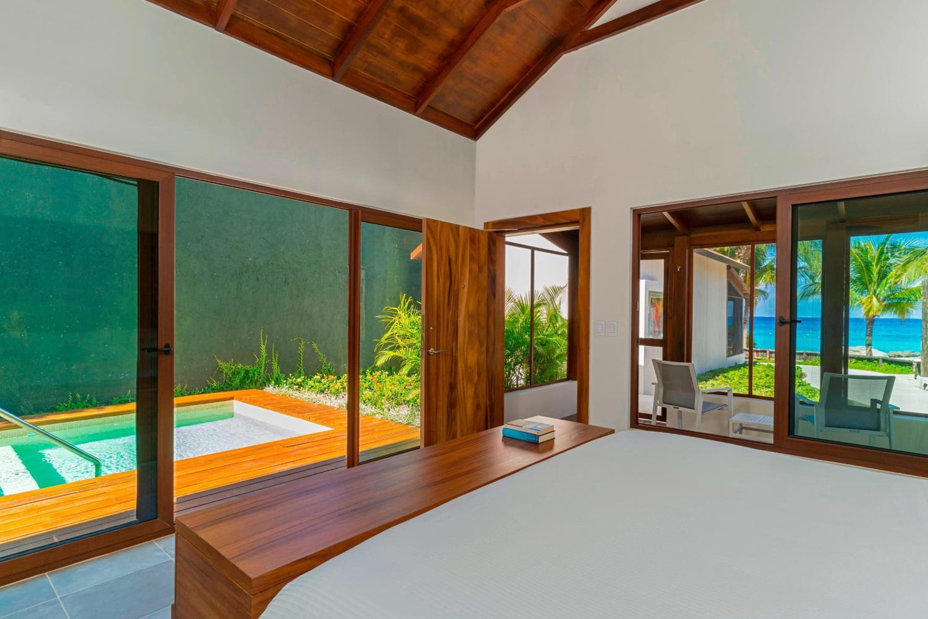 Cabana 2, 1 Bedroom Studio Suite, 1 King, Oceanfront
