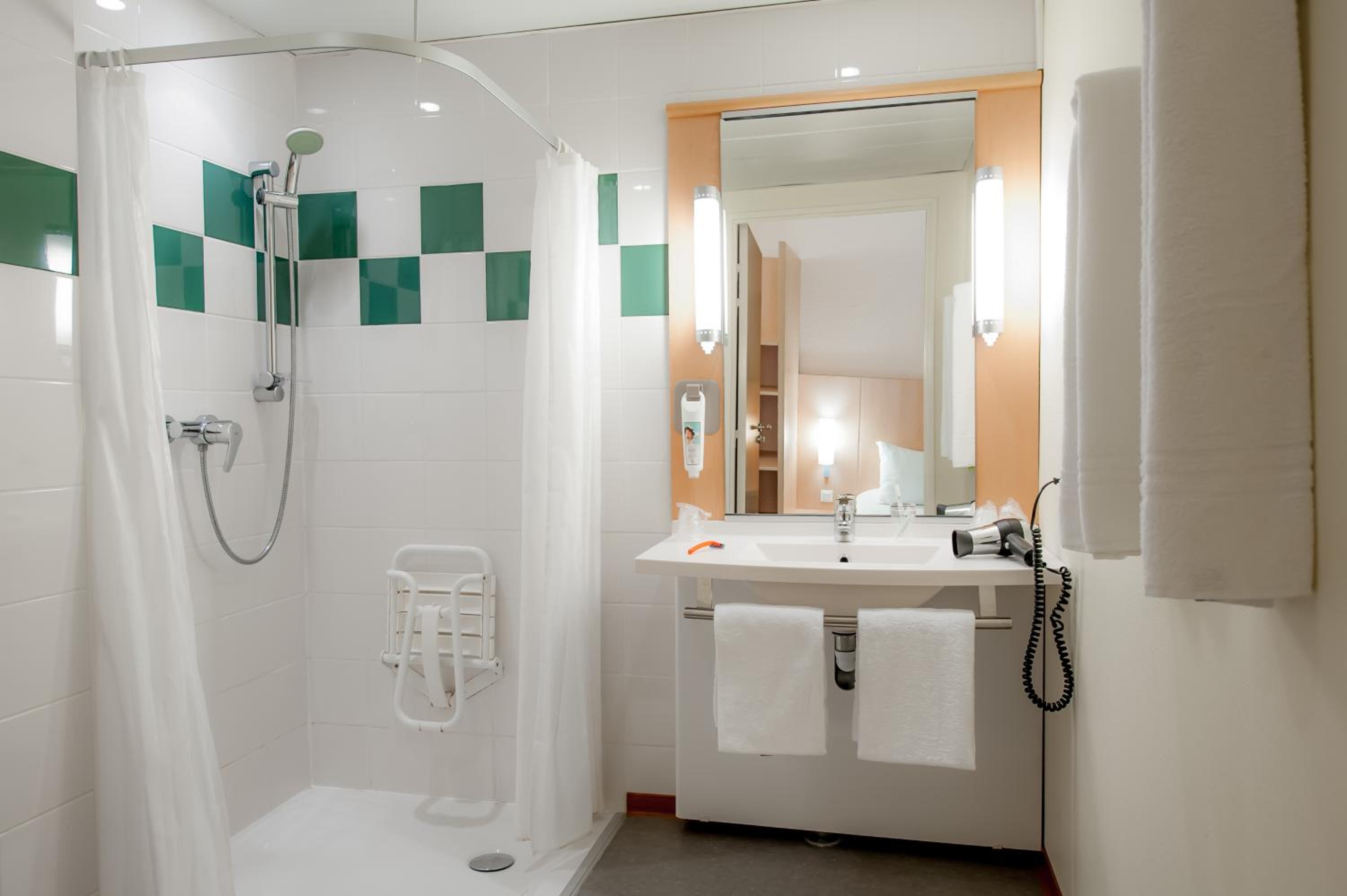 Standard Double Room - Photo 3