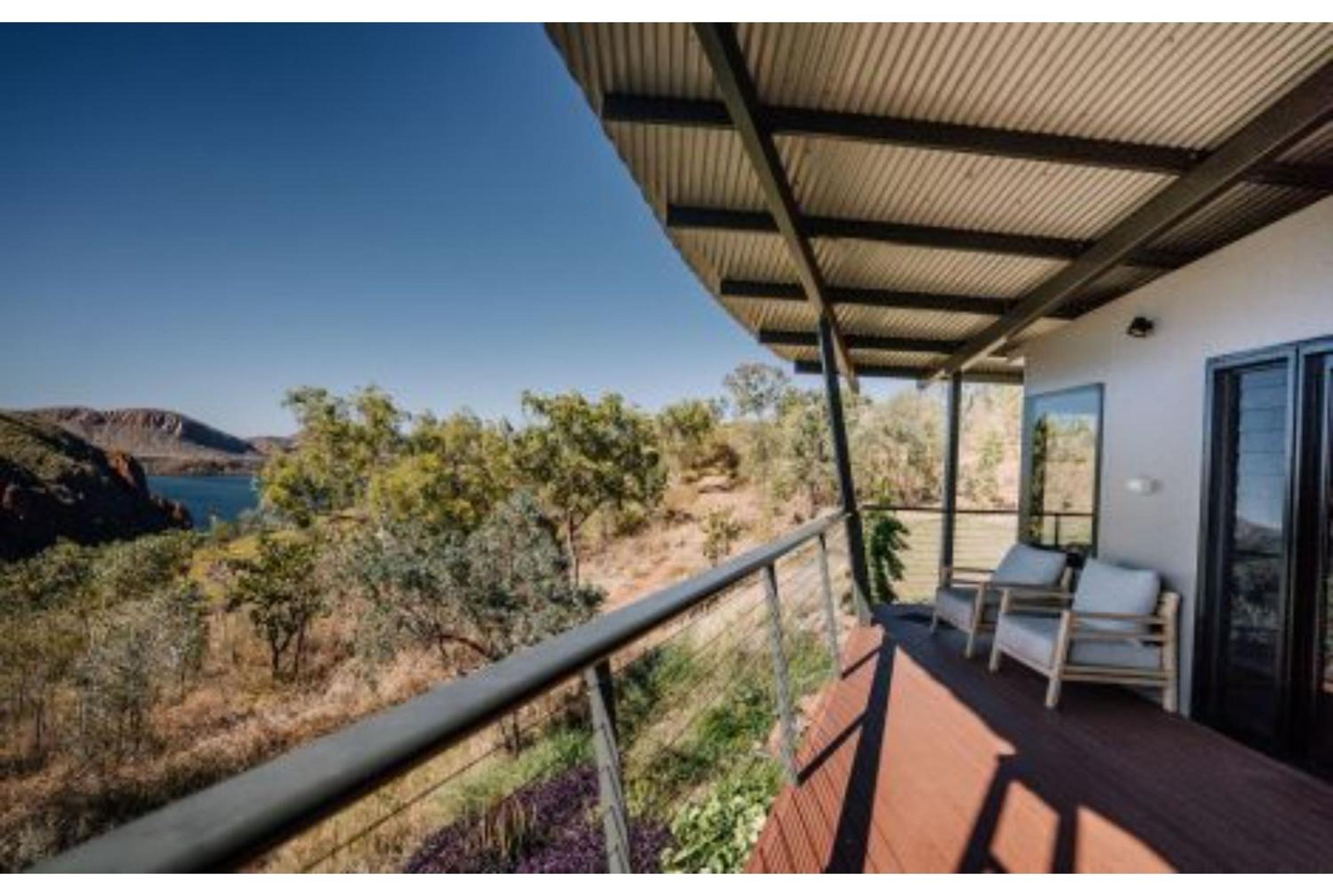 Deluxe Two-Bedroom Cabin with Lake View photo 2
