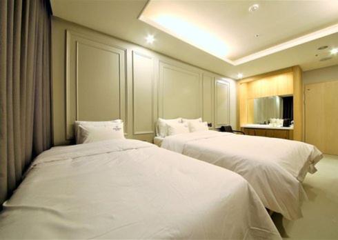 Twin Room - Photo 1