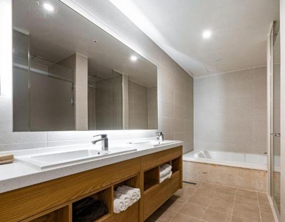 Twin Room - Photo 2