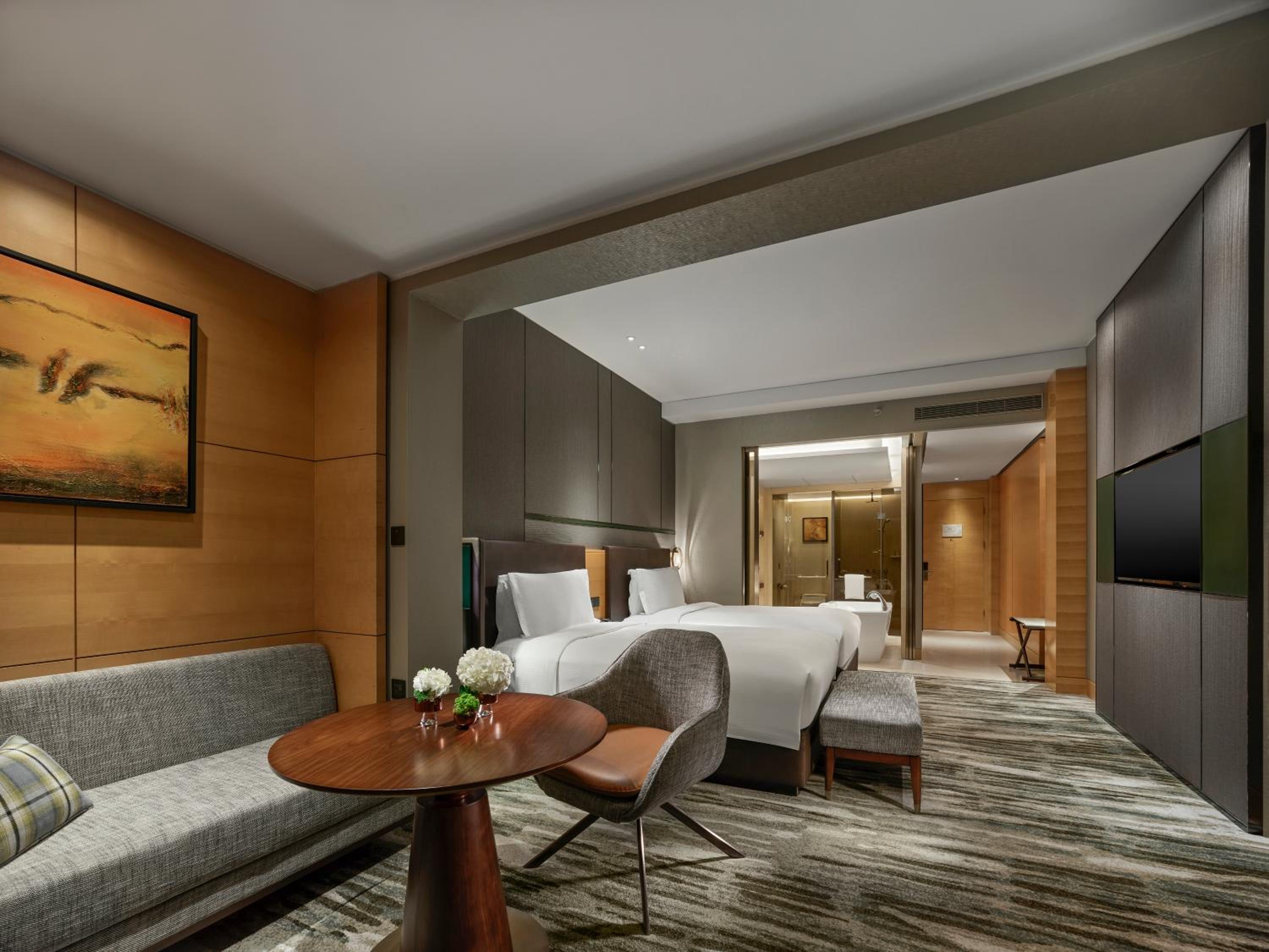 Deluxe Superior King Room - Photo 6
