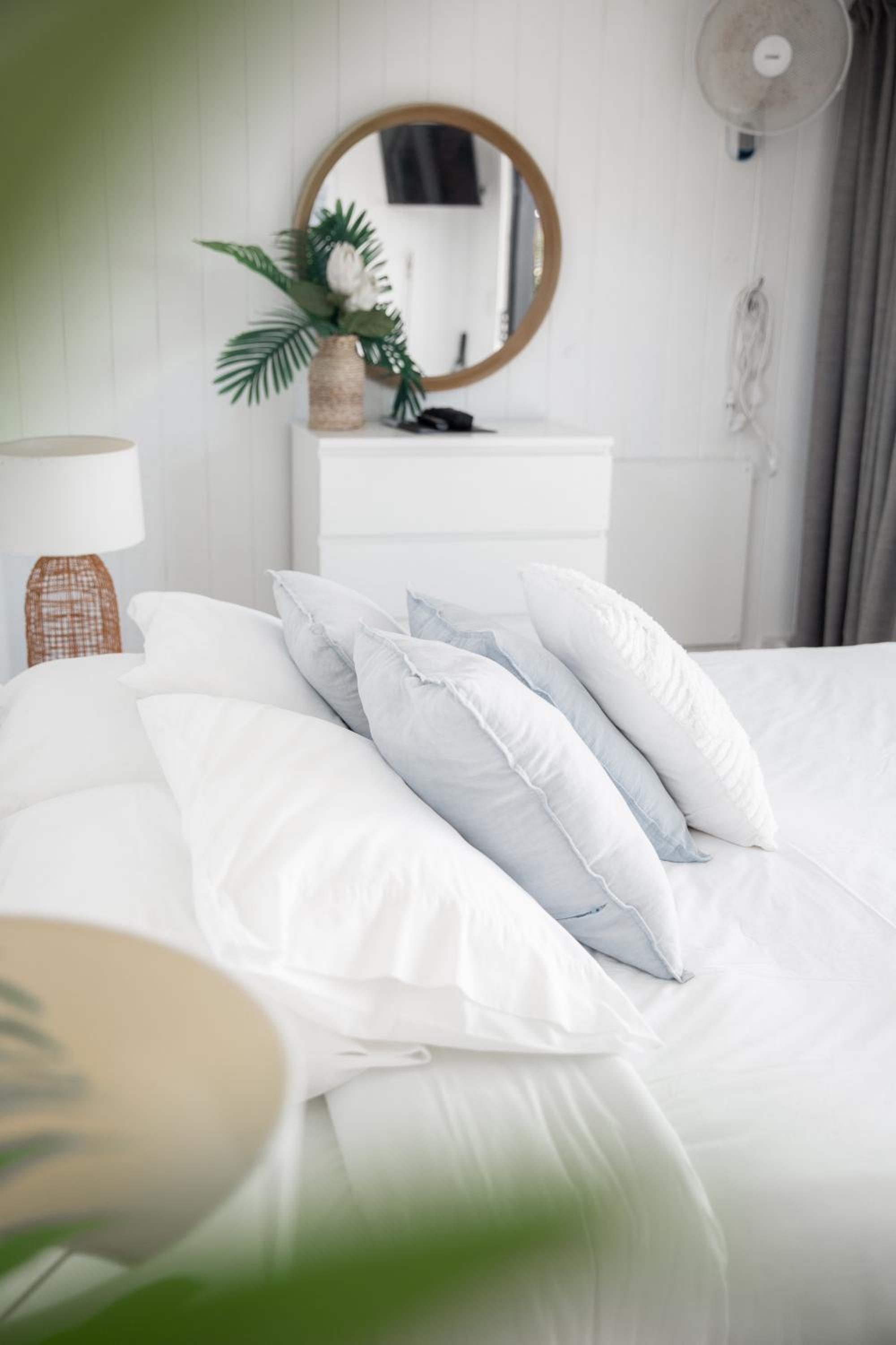 Deluxe Double or Twin Room with Sea View - Photo 9