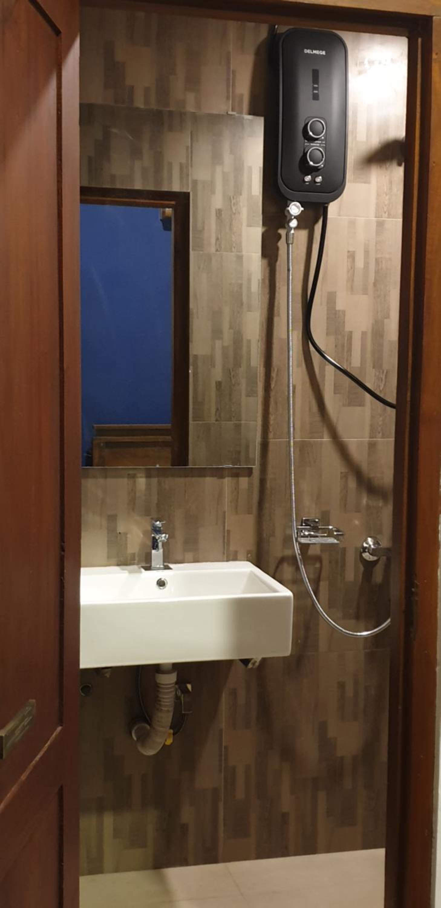 Budget Double Room - Photo 5