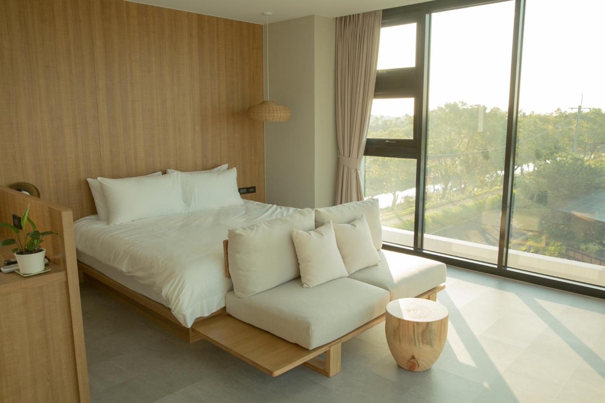 Deluxe Queen Room with Two Queen Beds photo 1
