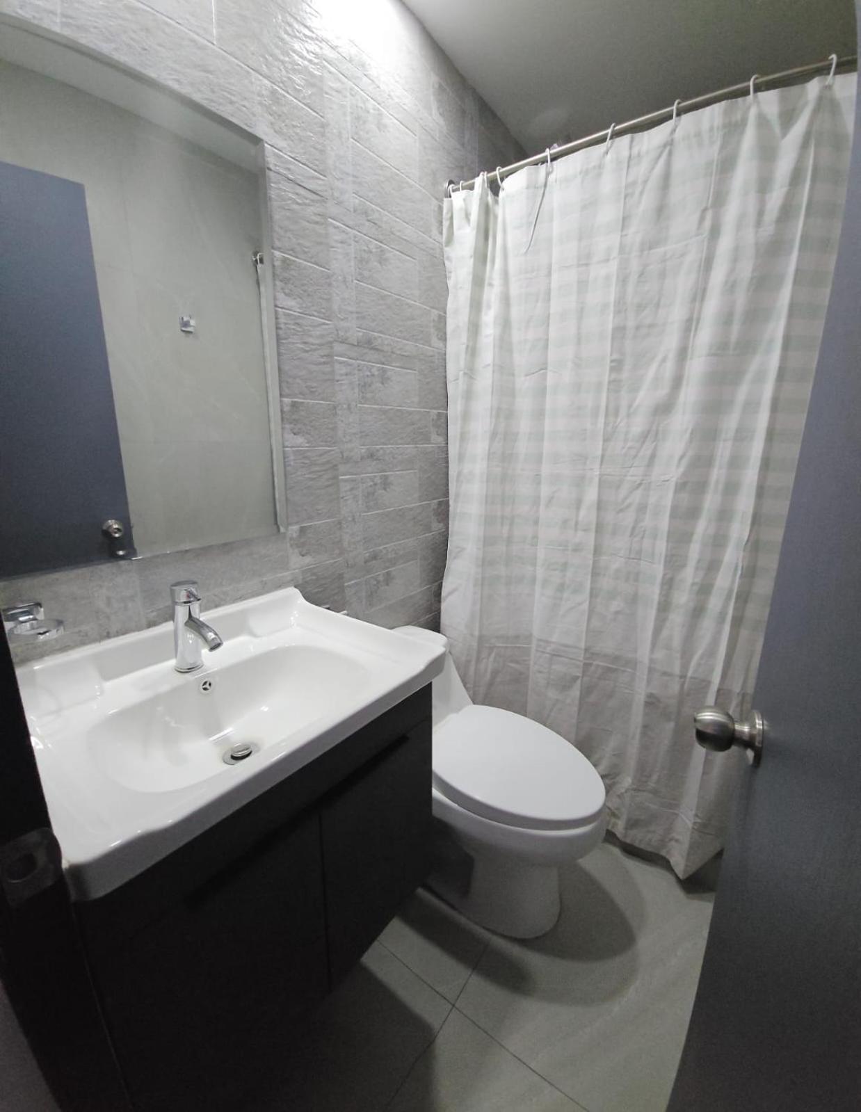 Twin Room with Private Bathroom photo 3