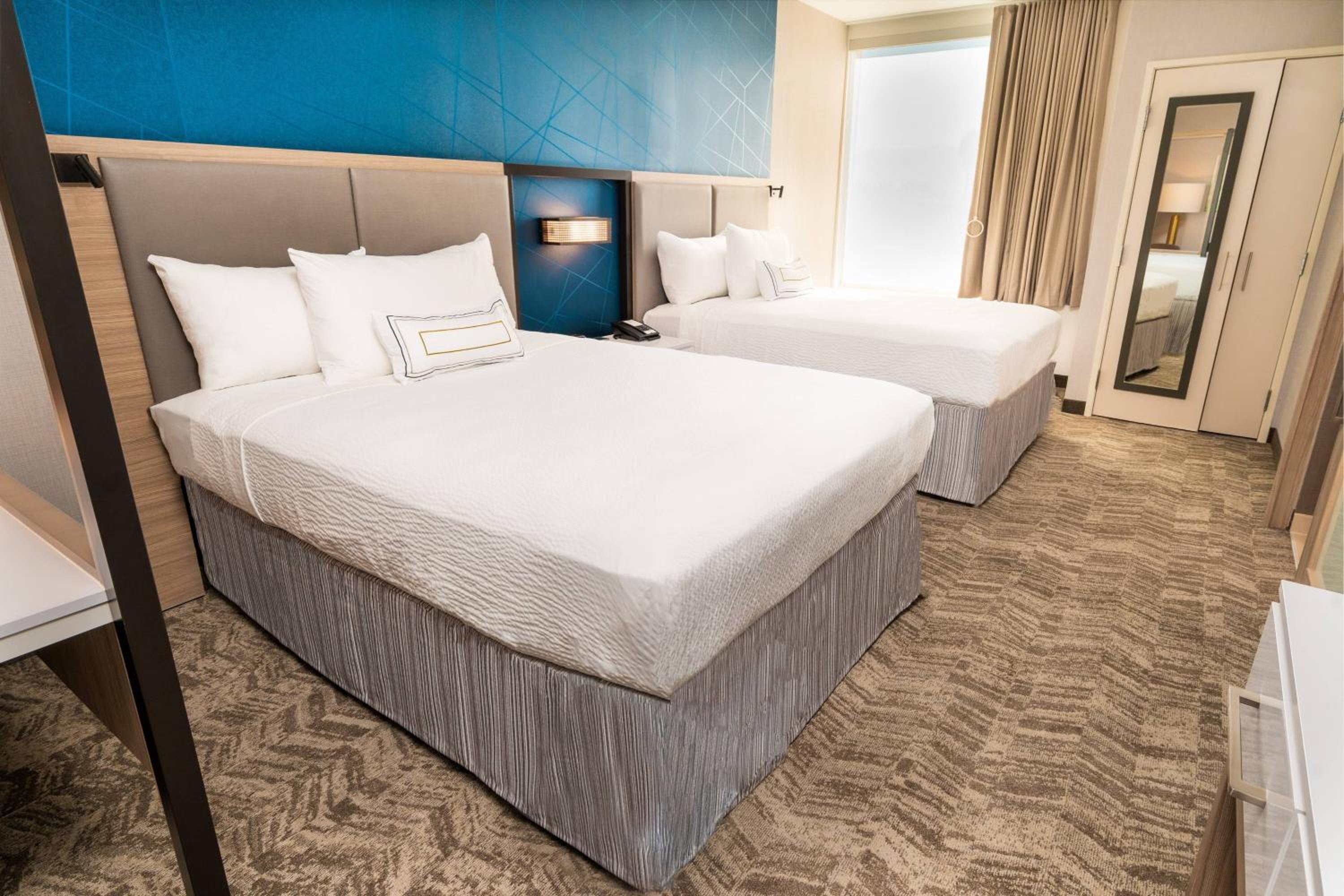 Queen Suite with Two Queen Beds and Trundle Sofa - Photo 3