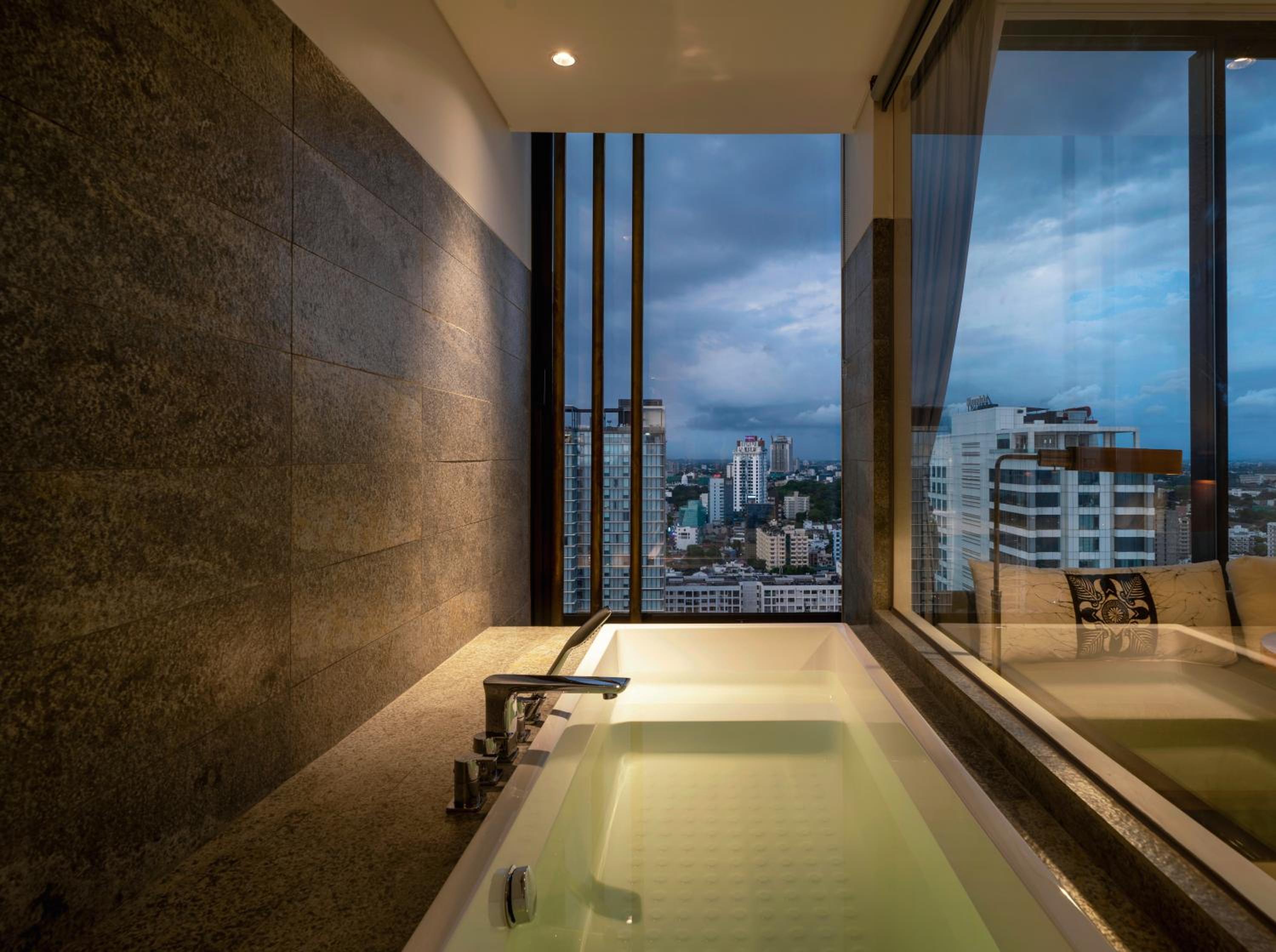 Deluxe Twin City View Room - Photo 4