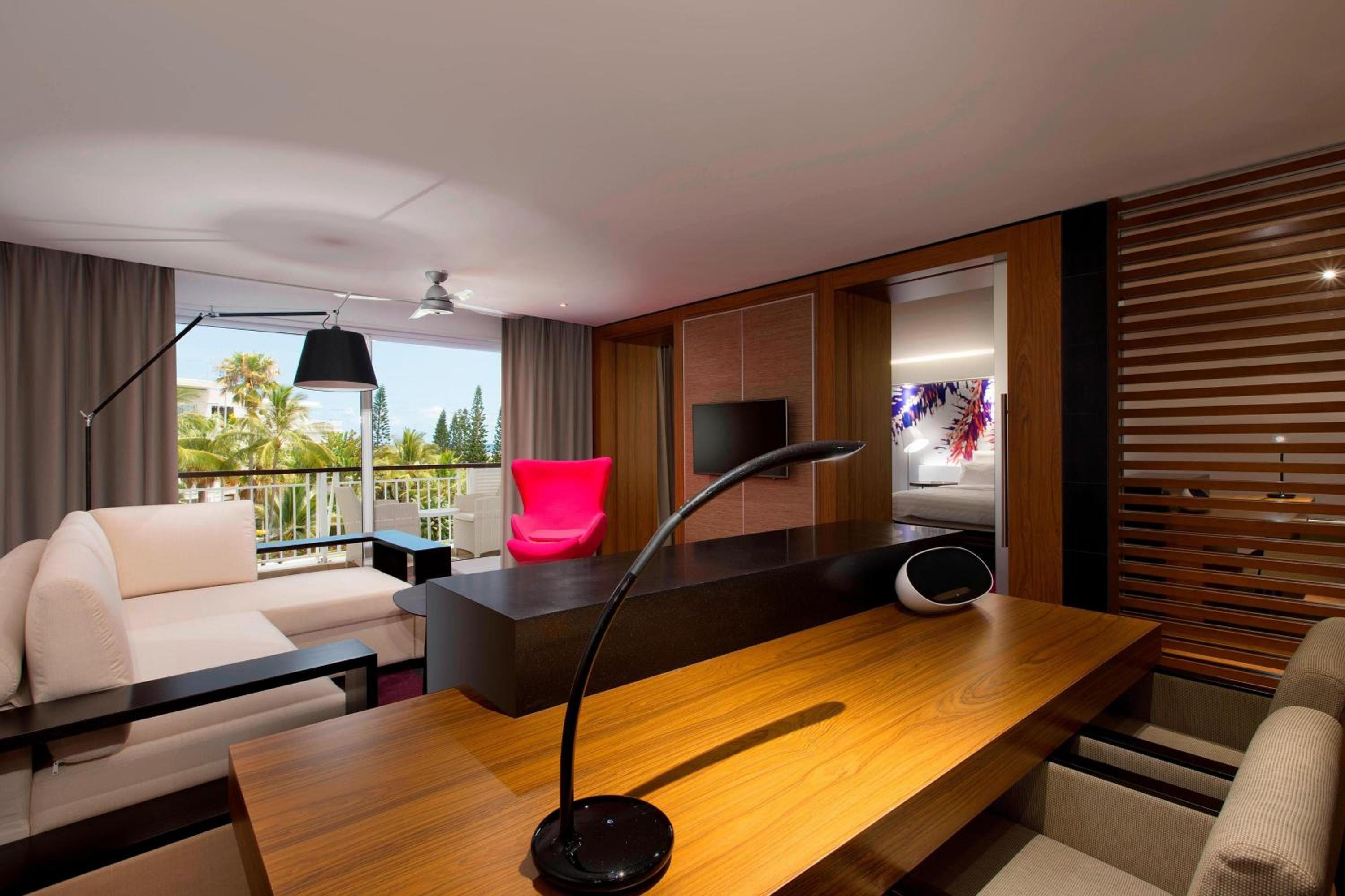 1 Bedroom Suite, 1 King, Sofa bed, Garden View, Balcony photo 3