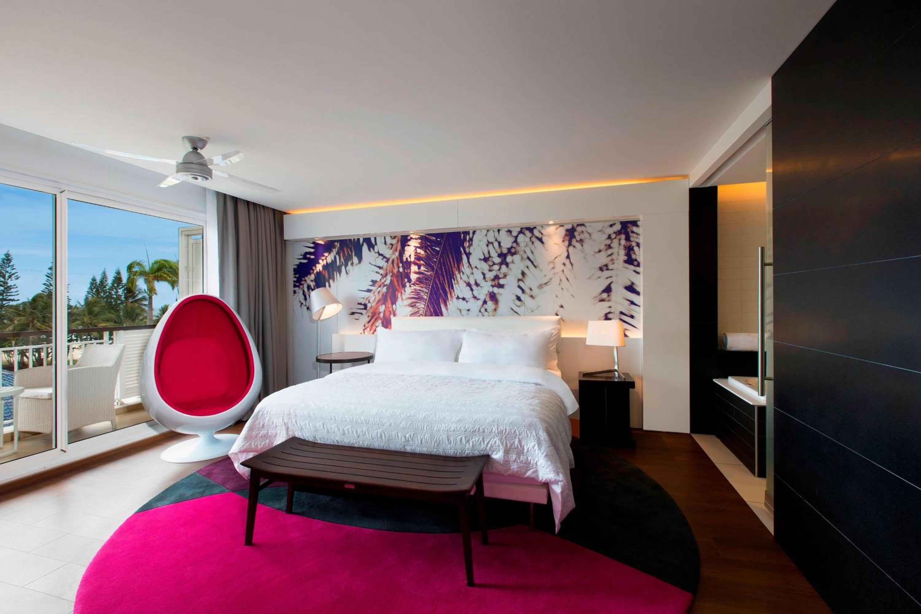 Two Bedroom Suite with Balcony and Garden View, 1 King Bed, 2 Twins and Sofa Bed photo 3