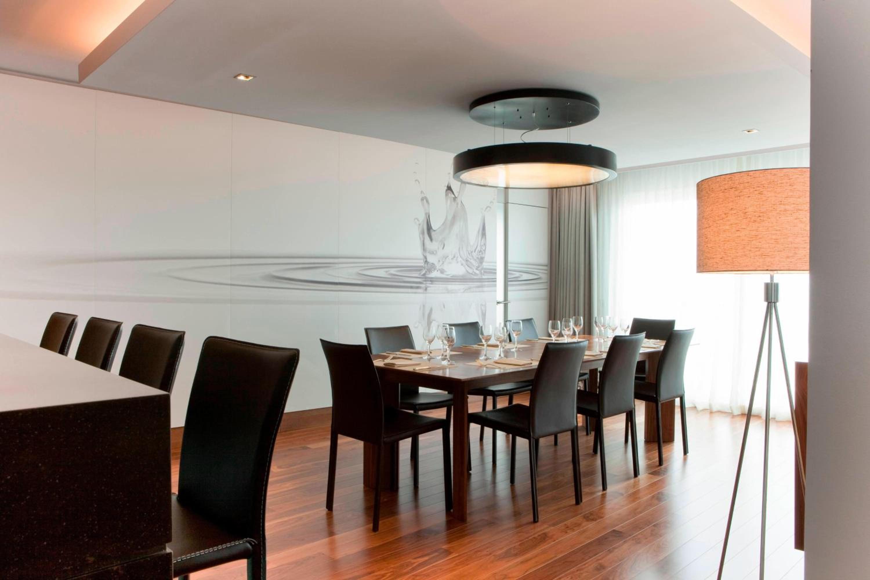 One Bedroom Presidential Suite Seafront, 1 King photo 3