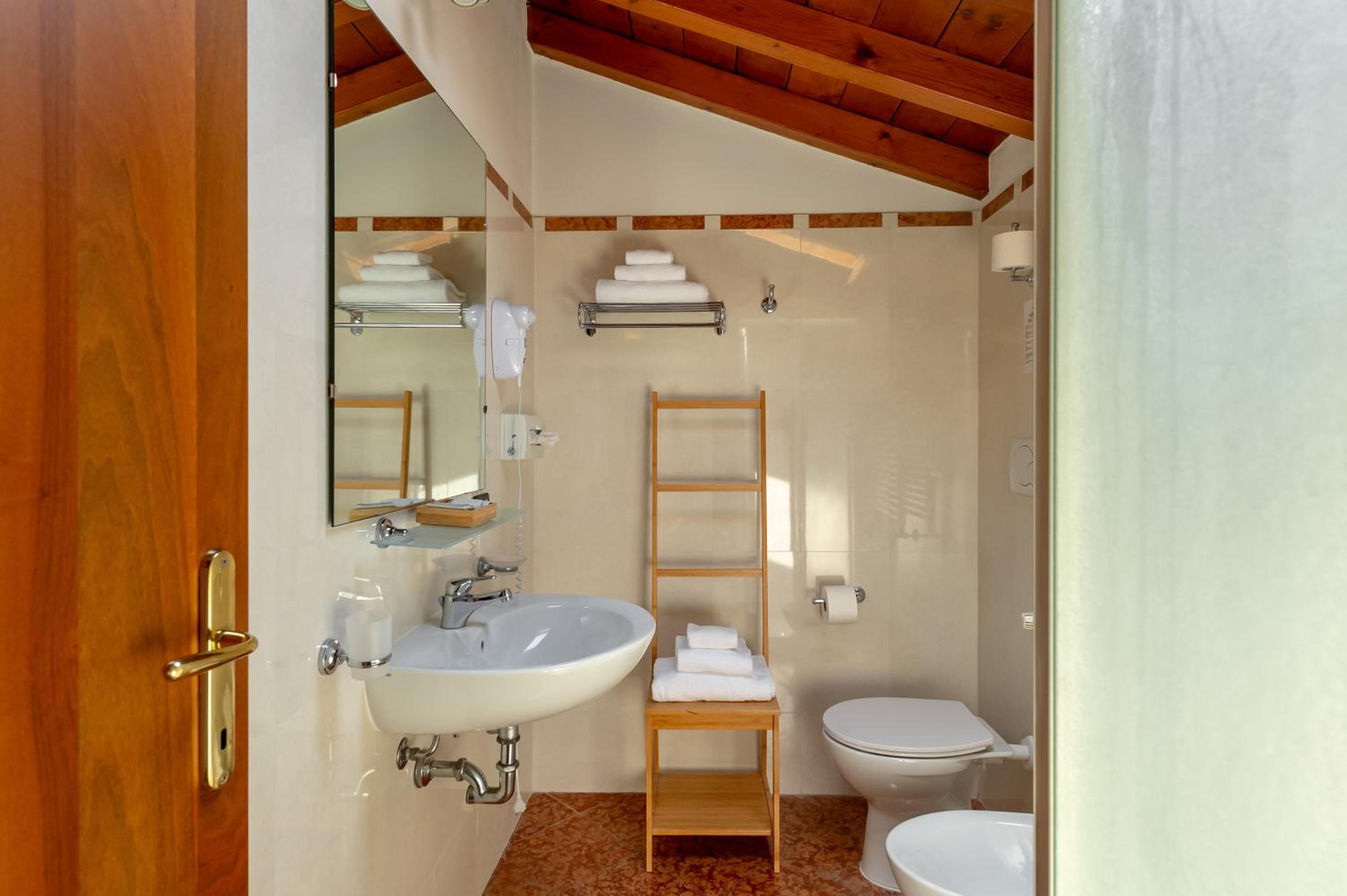 Double or Twin Room - Photo 2