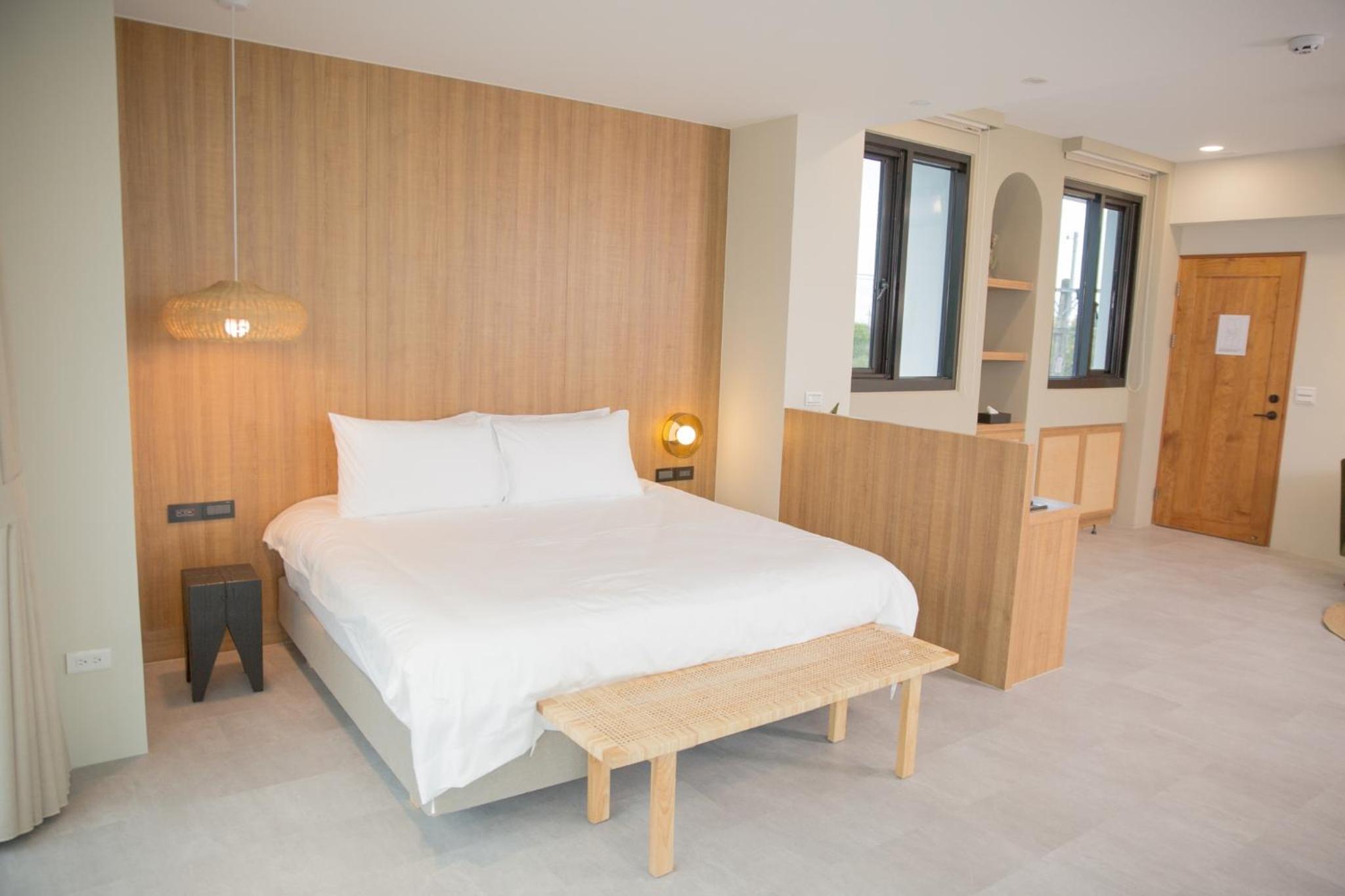 Deluxe King Room photo 1