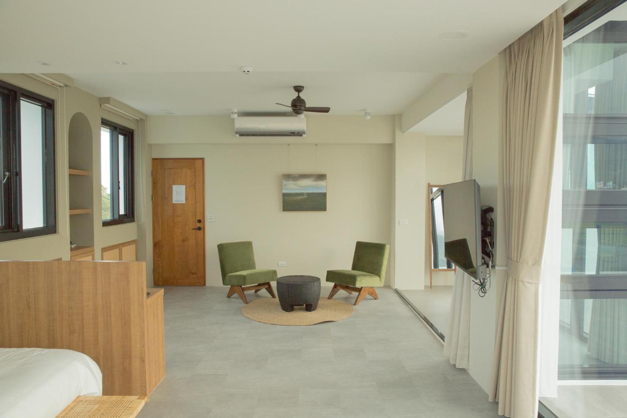 Deluxe King Room photo 3