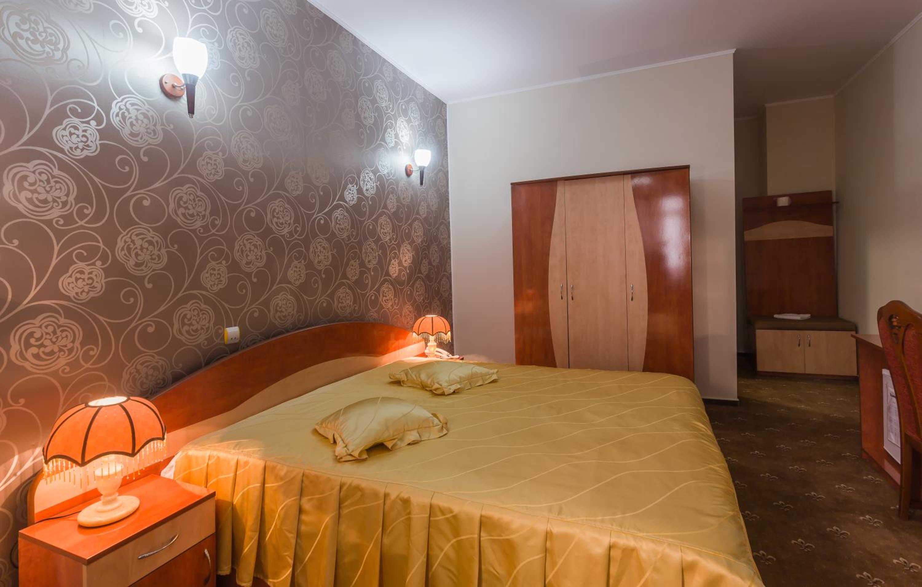 One-Bedroom Suite - Photo 21