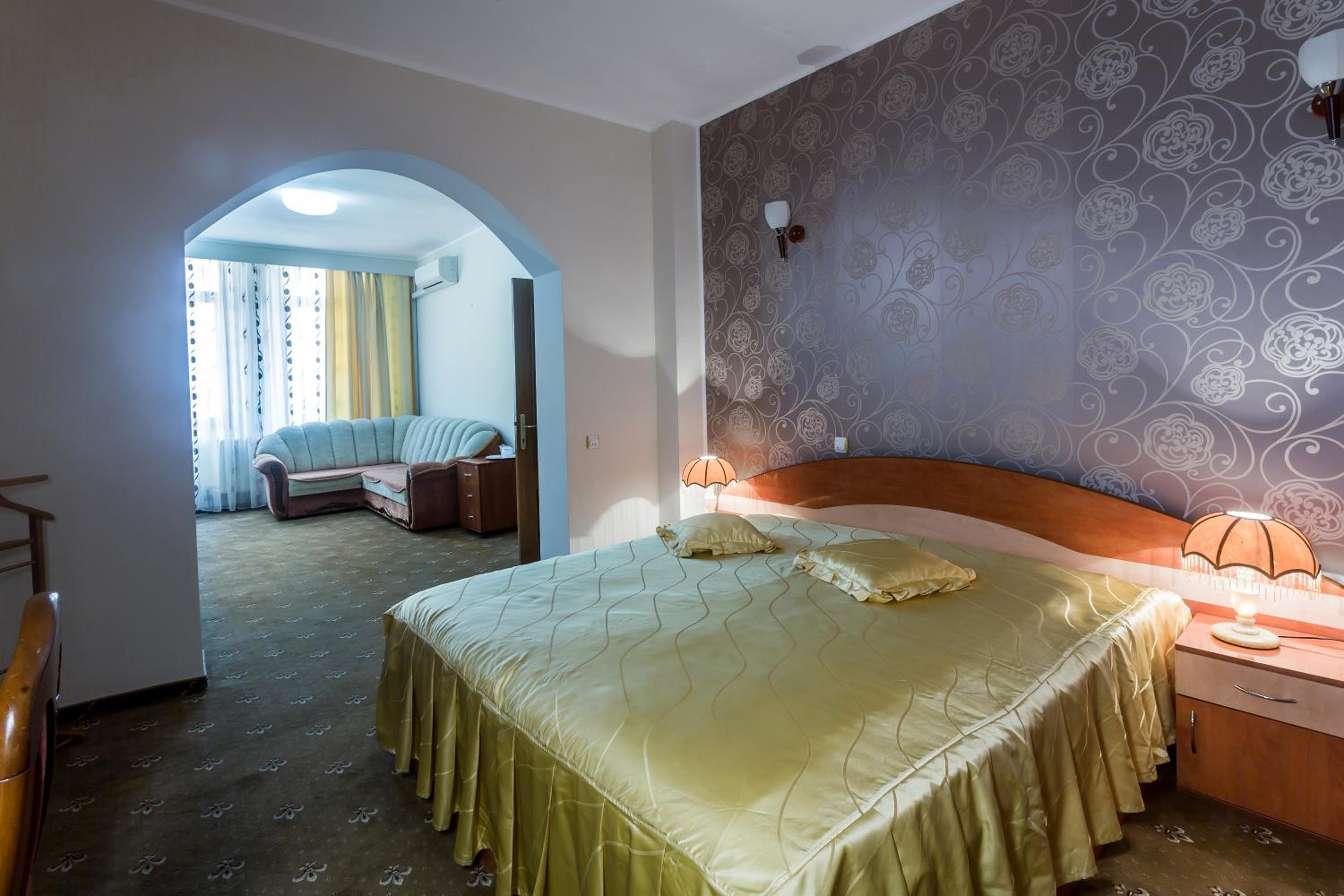 One-Bedroom Suite - Photo 20
