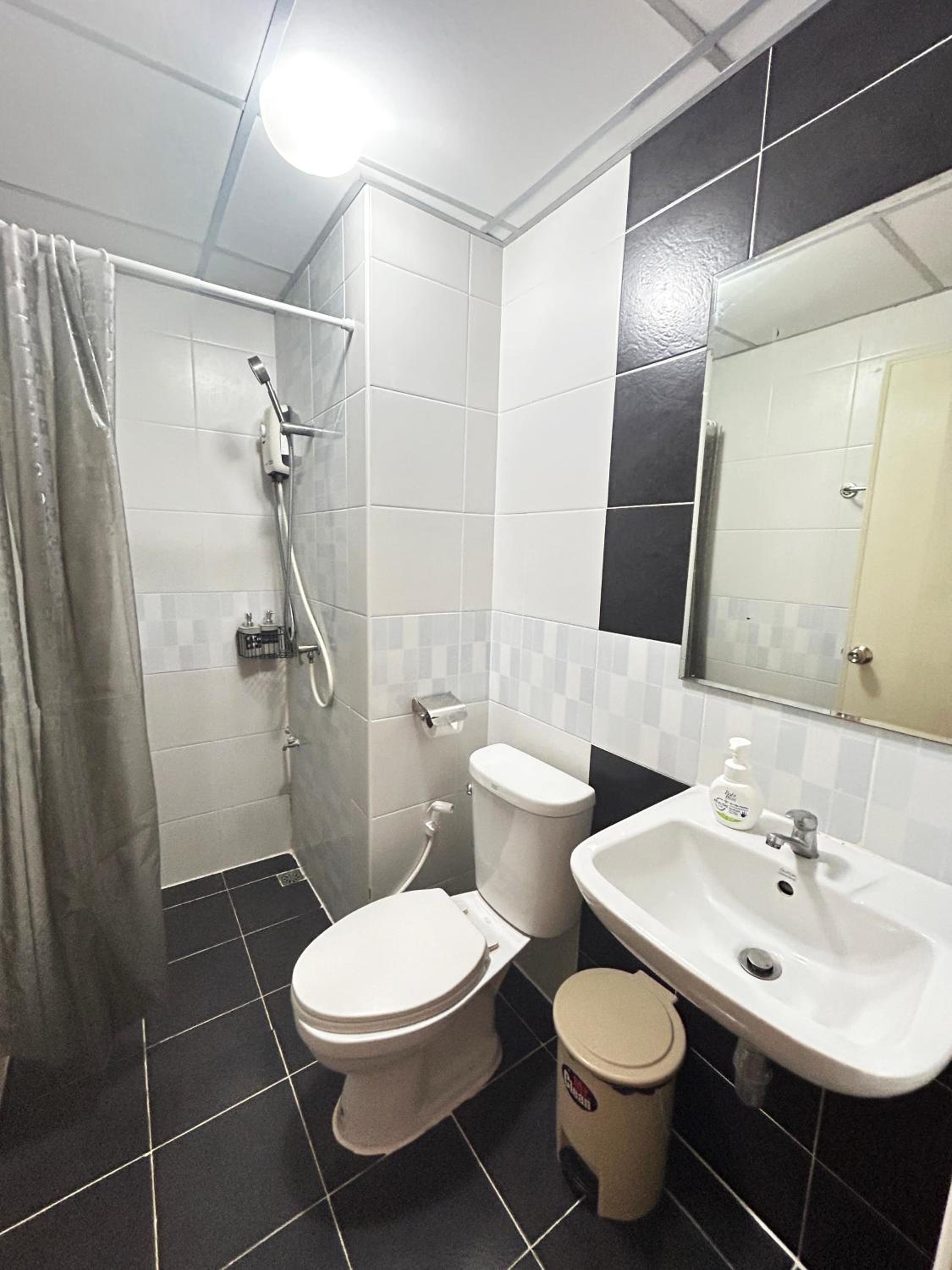 Private 4-Bed with Bathroom photo 3
