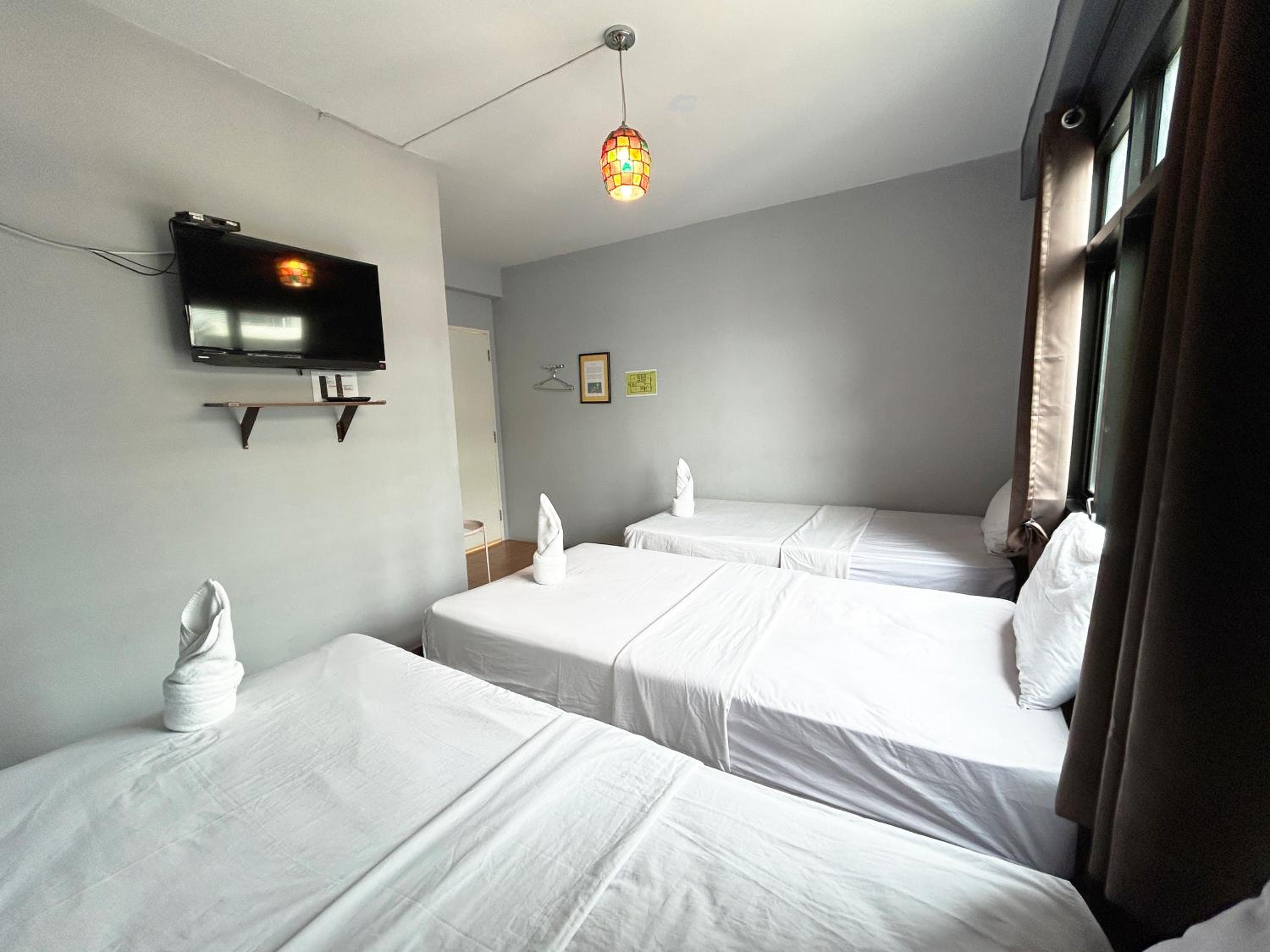 Comfort Triple Room with Shower photo 3
