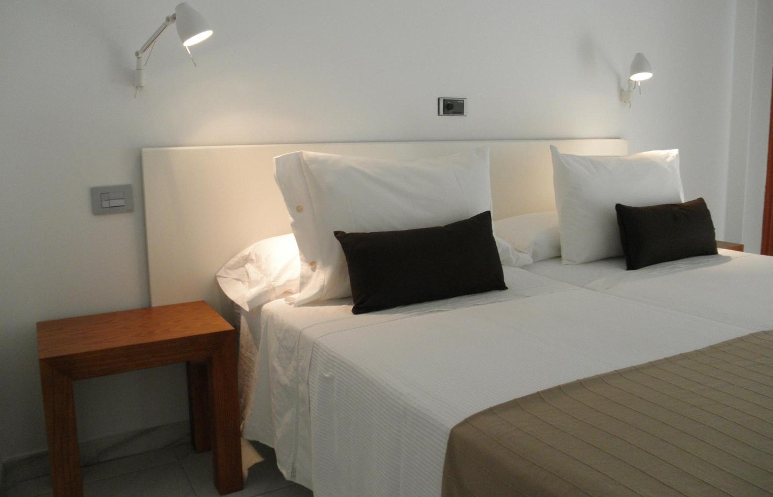 Standard Double Room - Photo 7