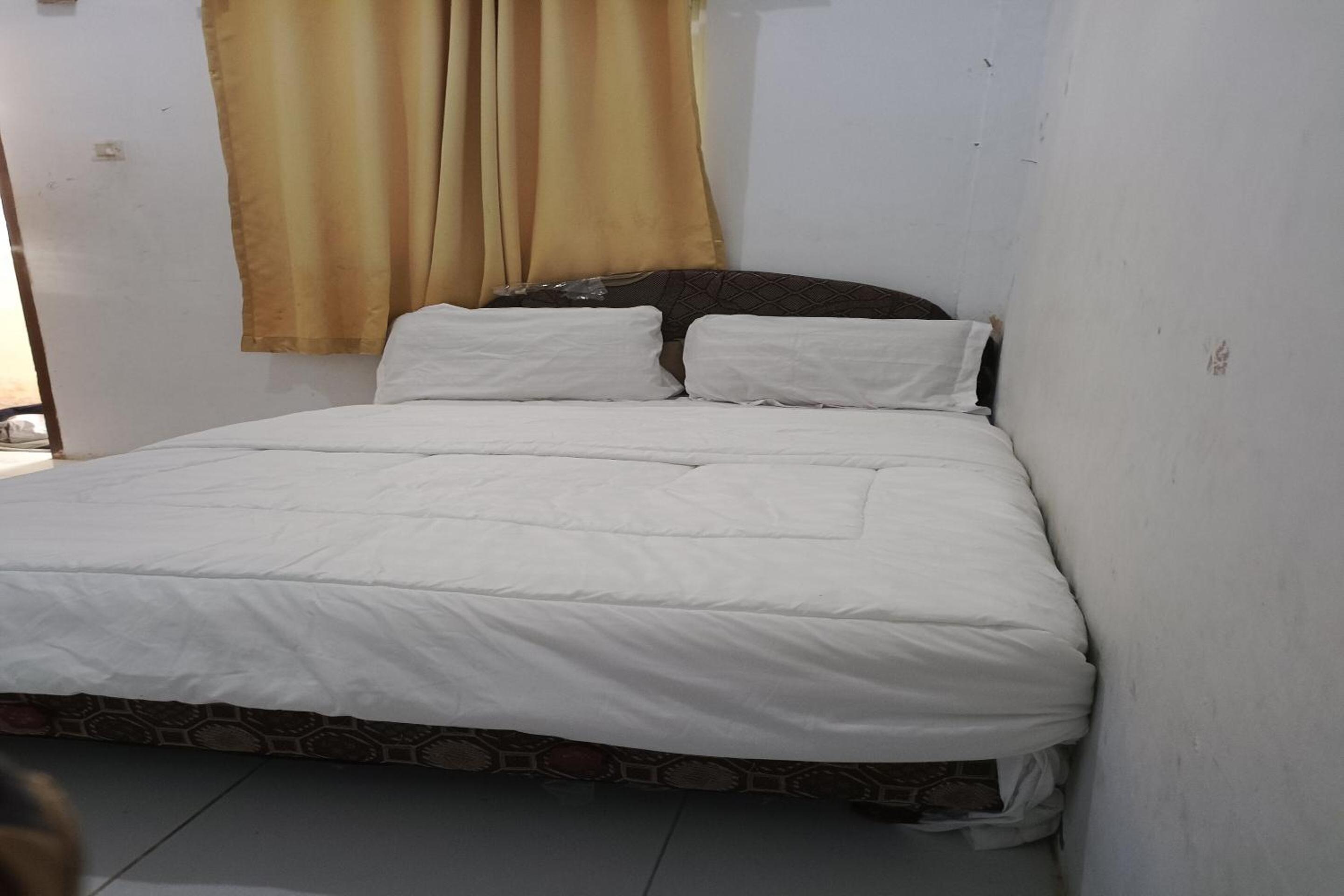 Budget Double Room photo 3