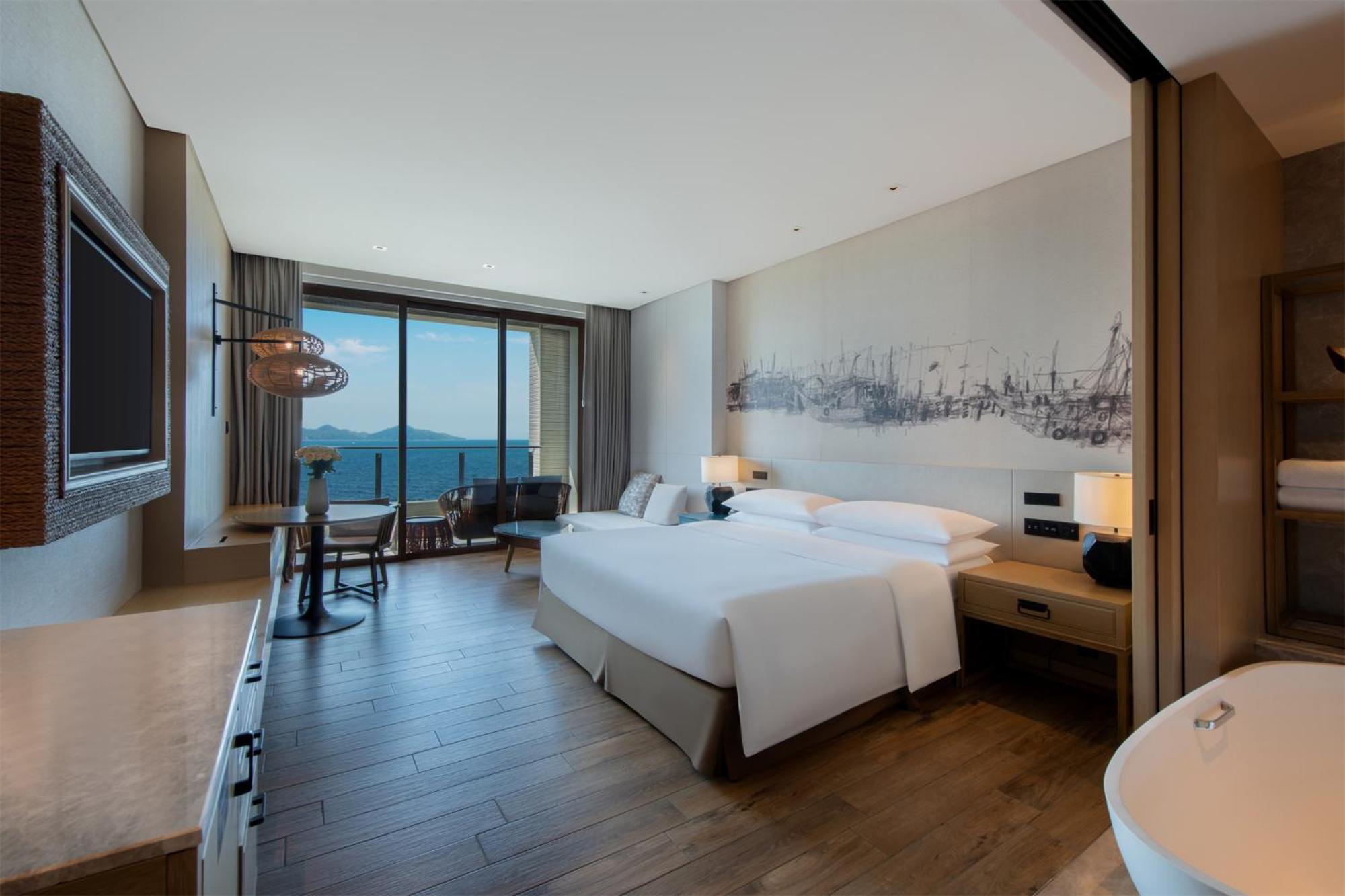 Premium King Room with Sea View photo 1