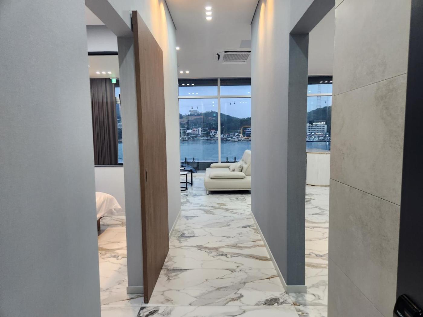 Deluxe Suite with Sea View photo 1