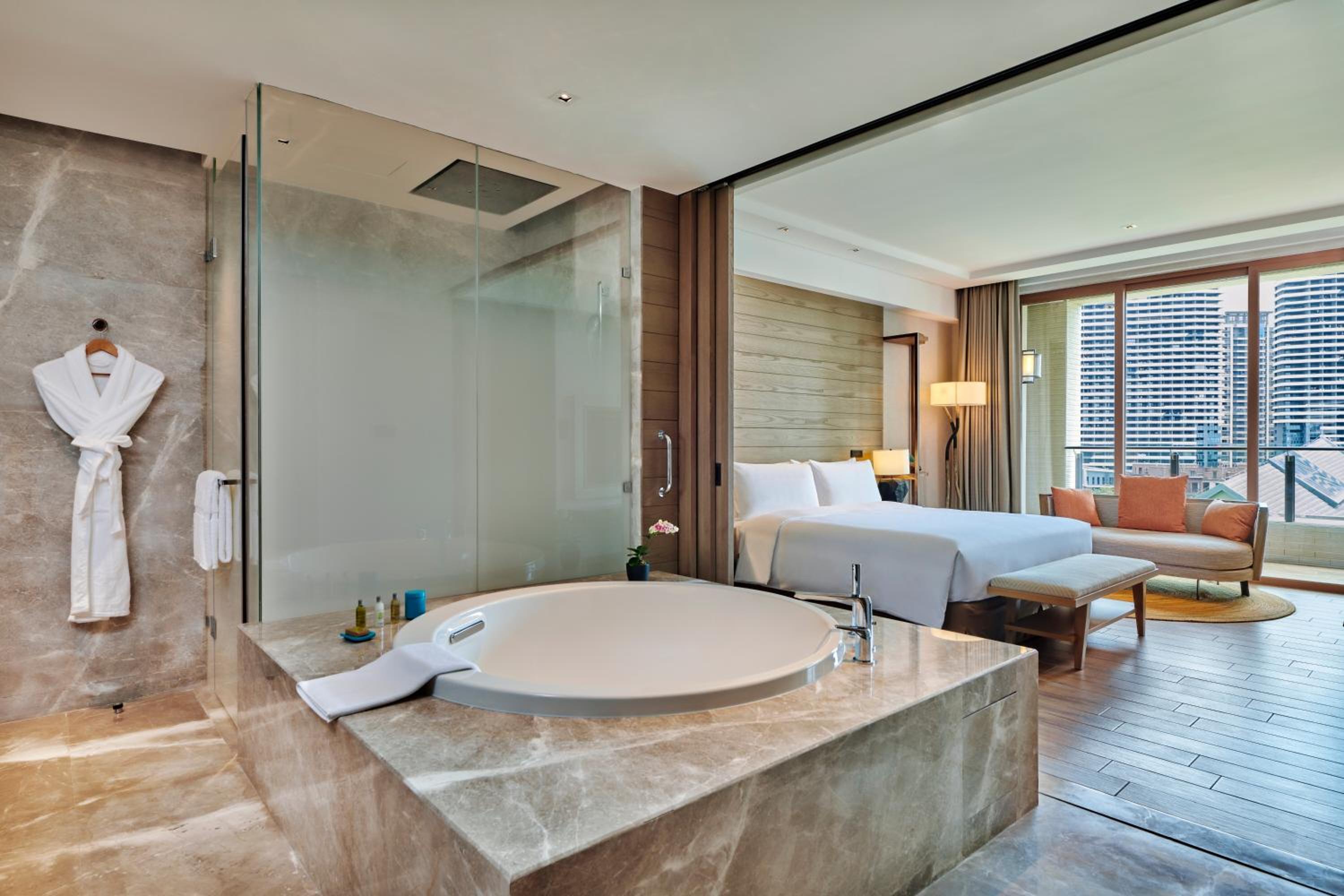 Deluxe Suite with Sea View photo 3