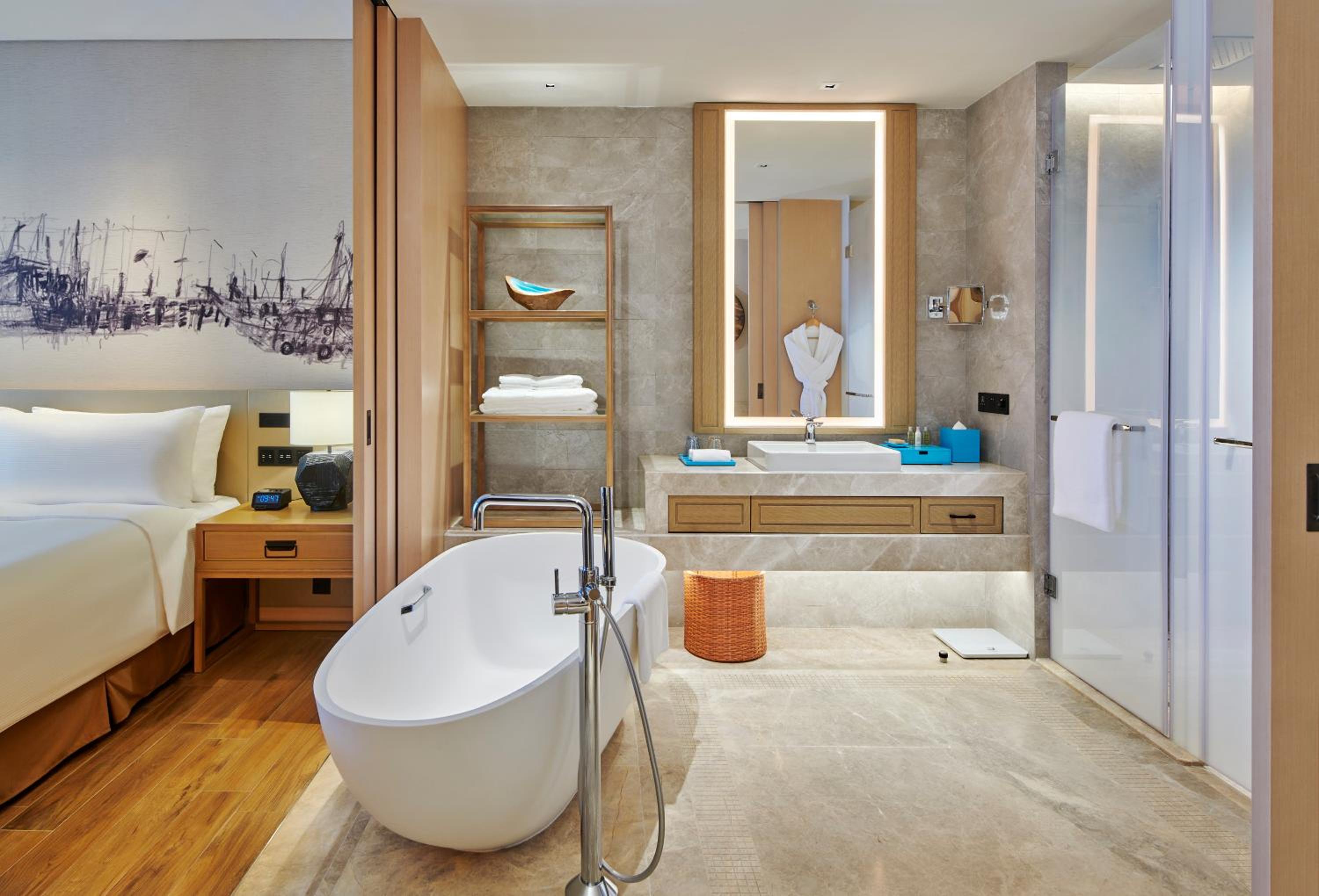 Premium King Room with Sea View photo 3