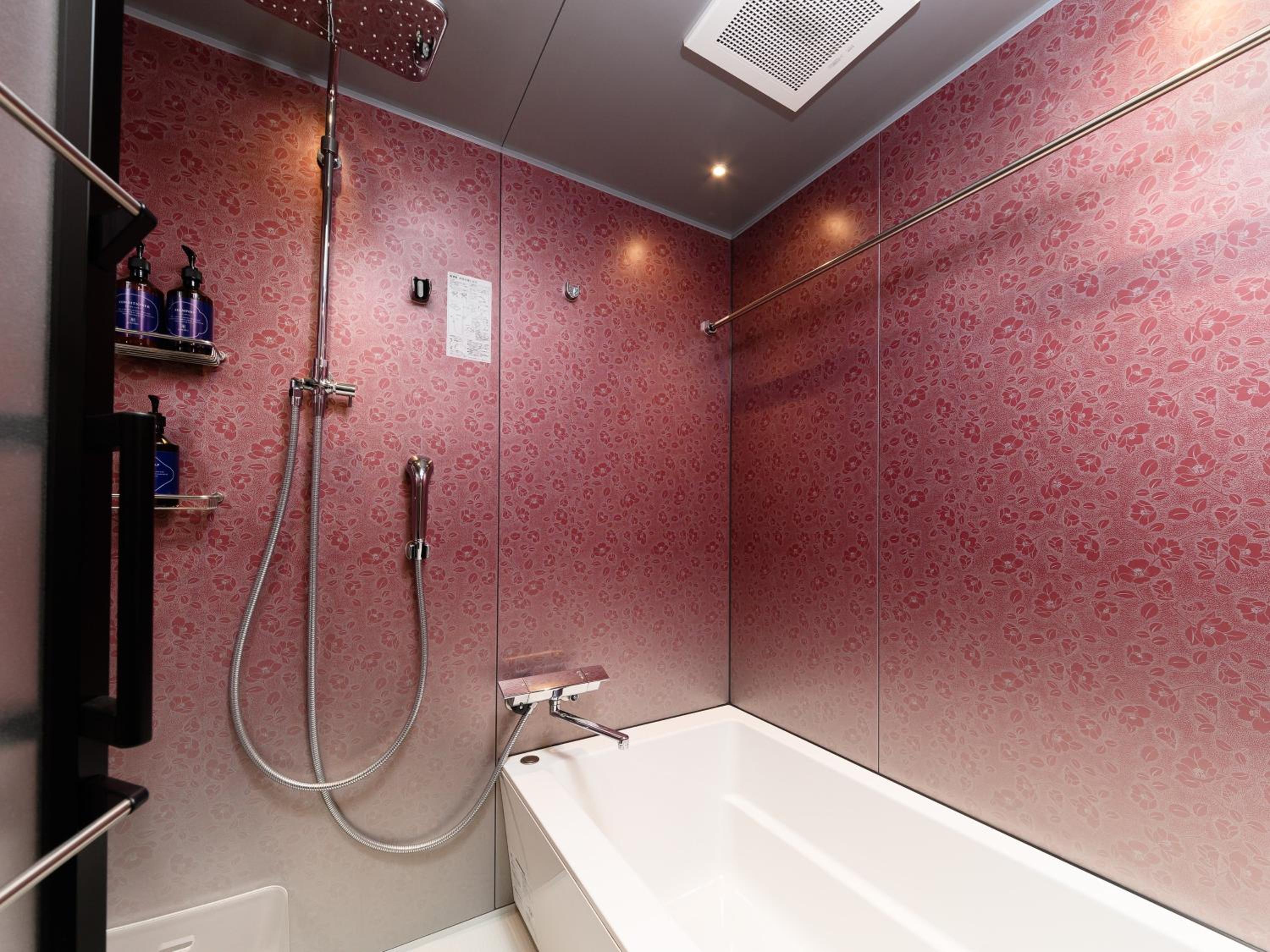 Three-Bedroom Japanese Suite photo 2